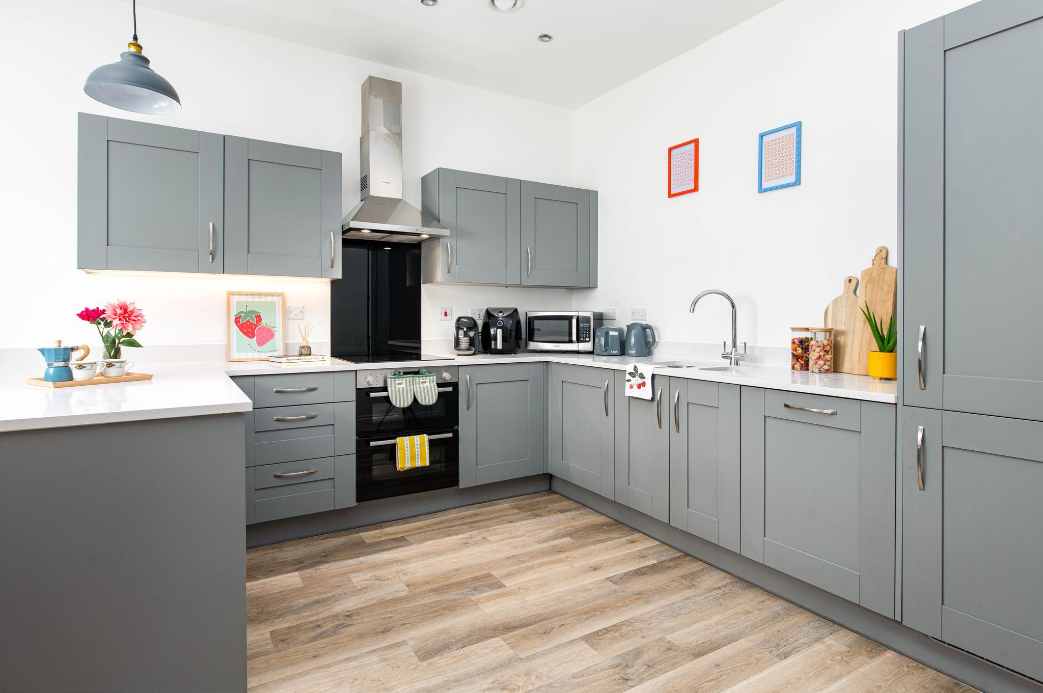 NEW-Modern 4Bed-4Bath House-Sleeps 11-Parking5