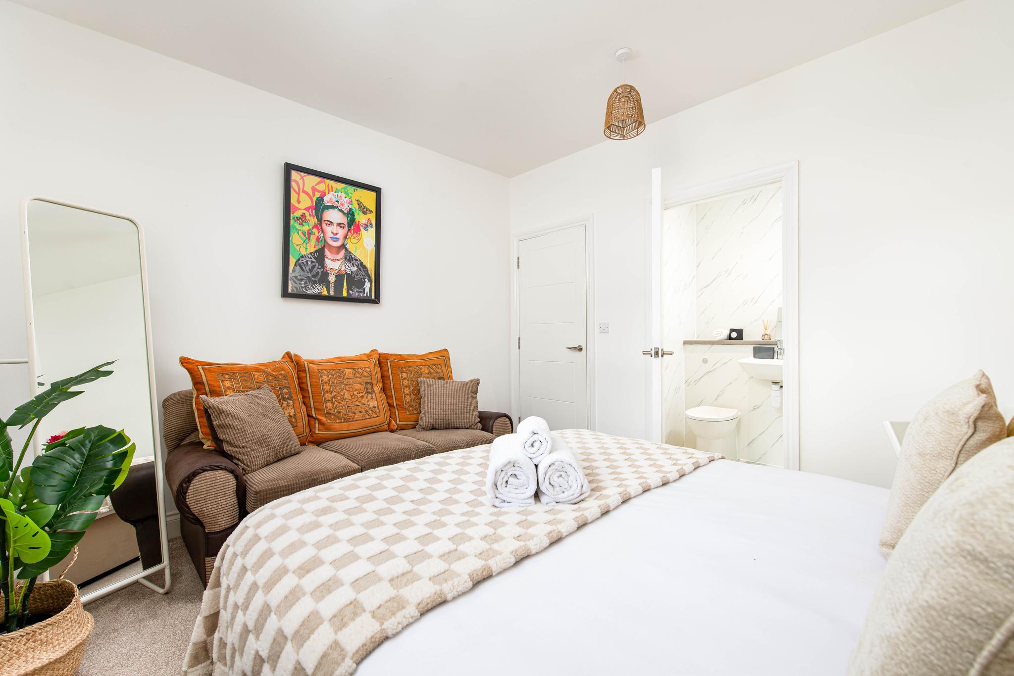 NEW-Modern 4Bed-4Bath House-Sleeps 11-Parking3