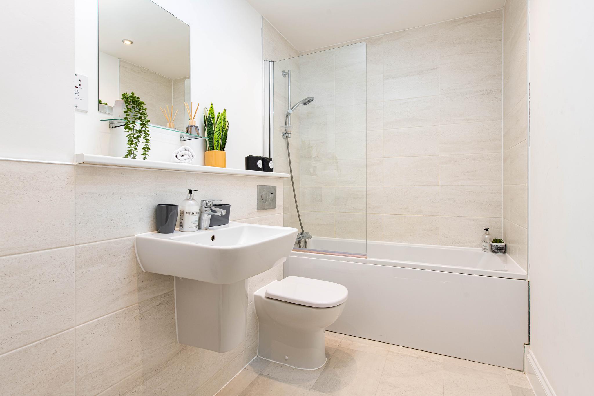 NEW-Modern 4Bed-4Bath House-Sleeps 11-Parking4