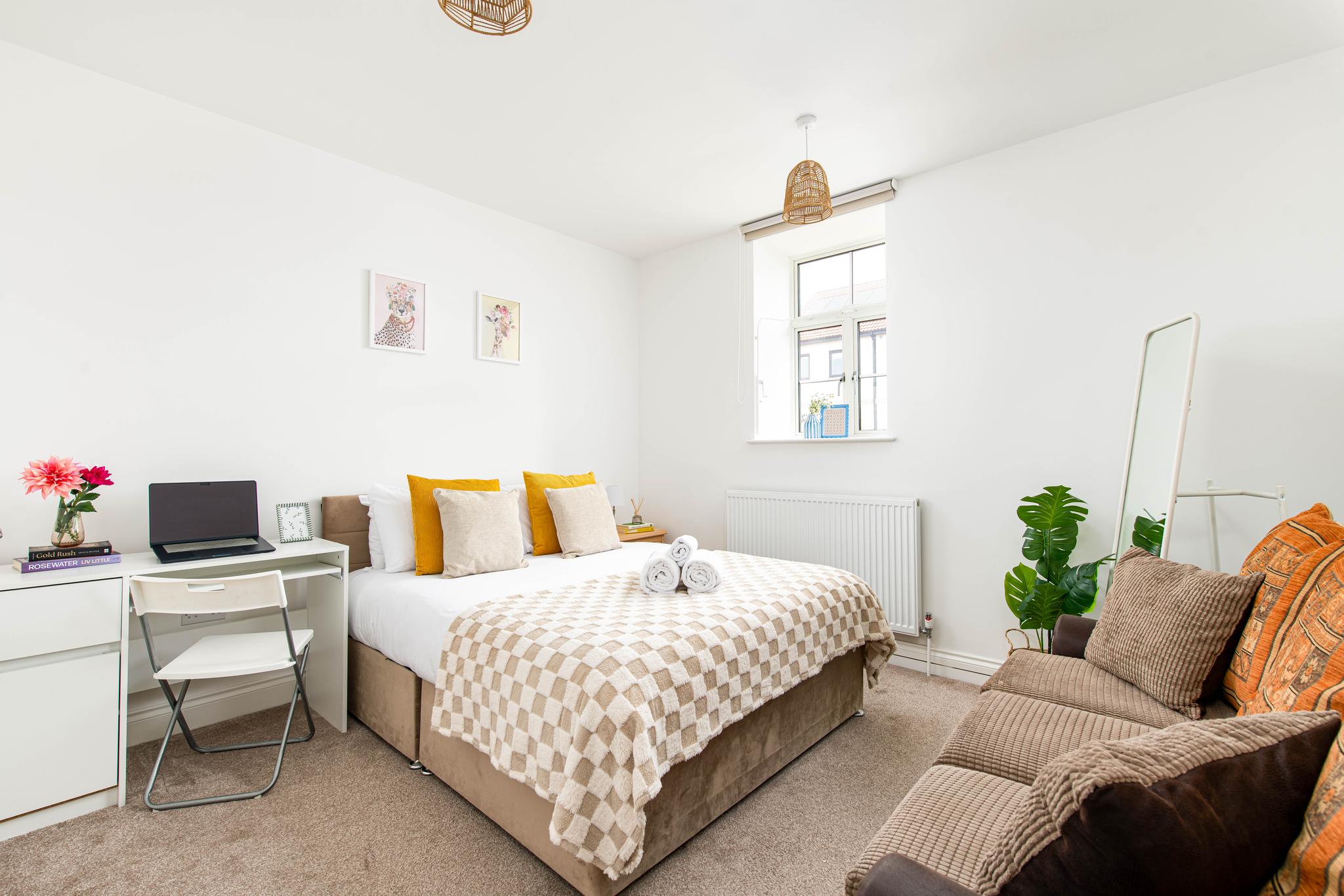 NEW-Modern 4Bed-4Bath House-Sleeps 11-Parking2