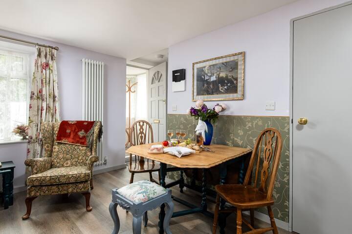 Cosy 3Bedroom Cottage, Sleeps 65