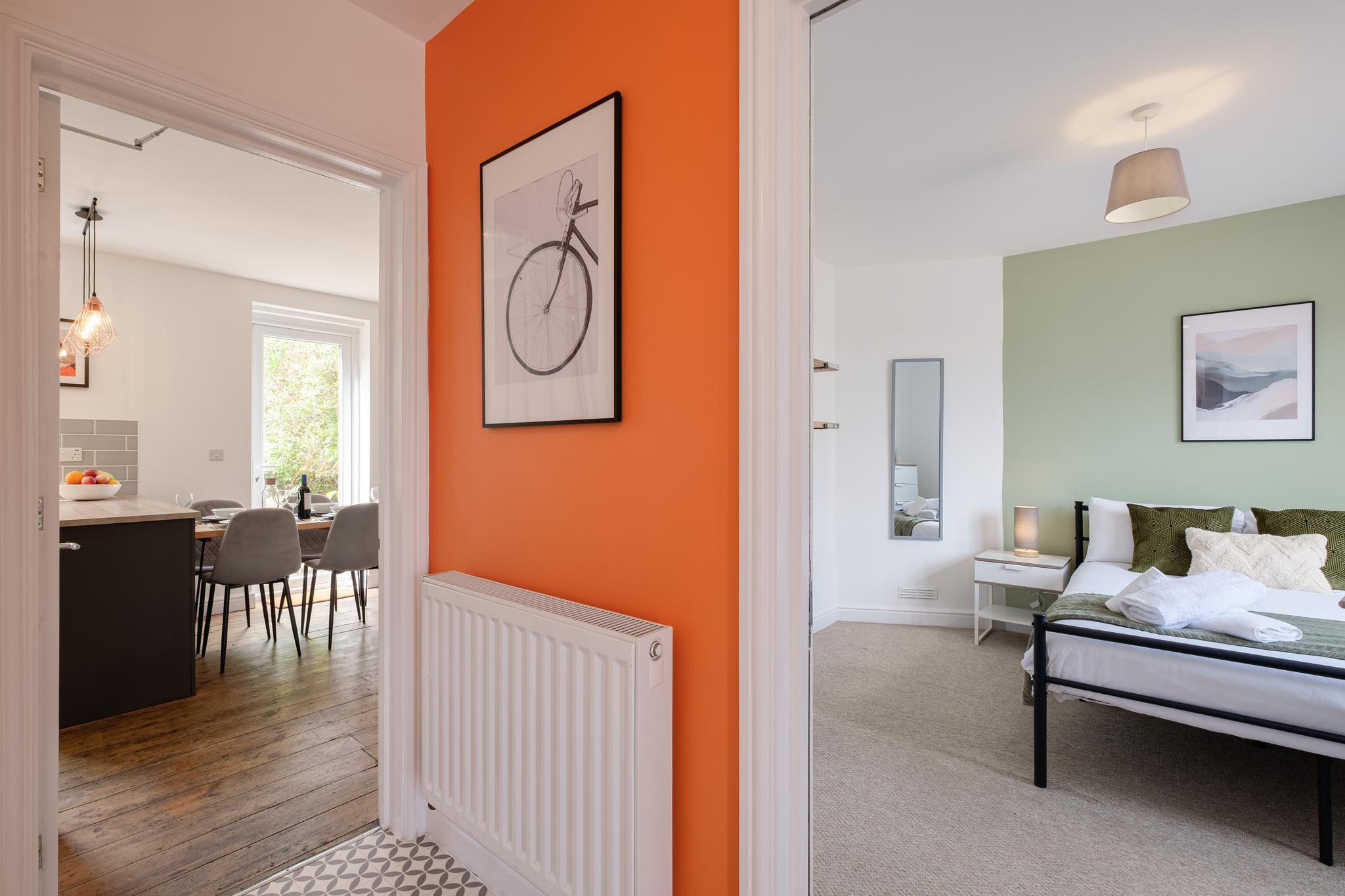 Long Stays-4Bed-2Bath-Parking-By FabAccommodation5