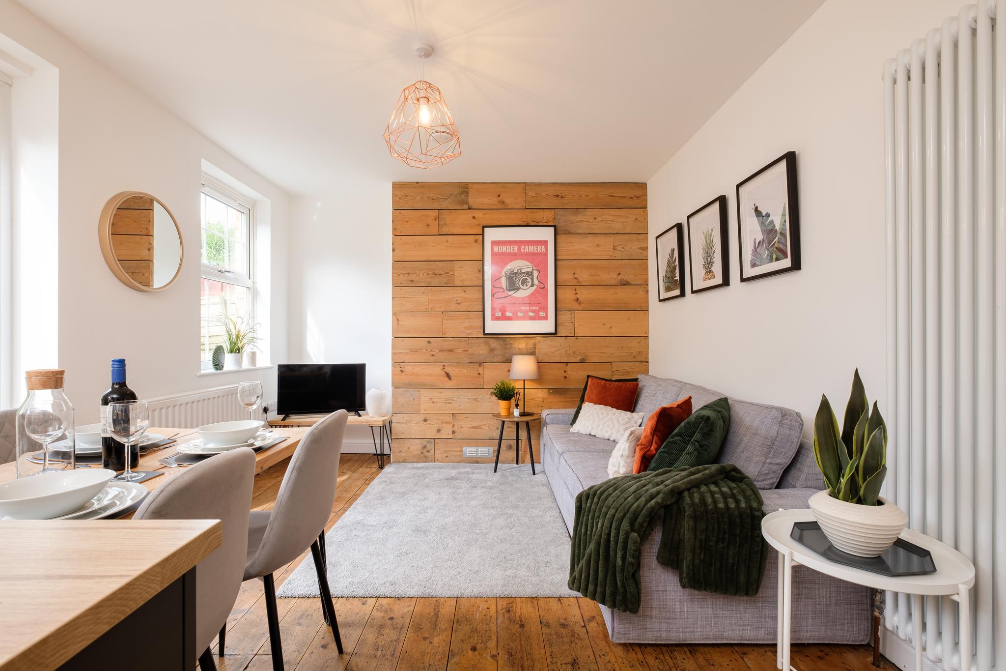 Spacious 4-Bed House for Long Stays in Bristol with Parking
