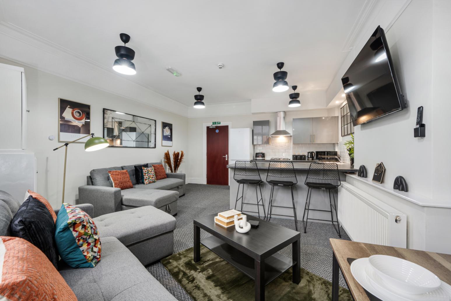 Anfield Cosy Stays | Sleeps 14