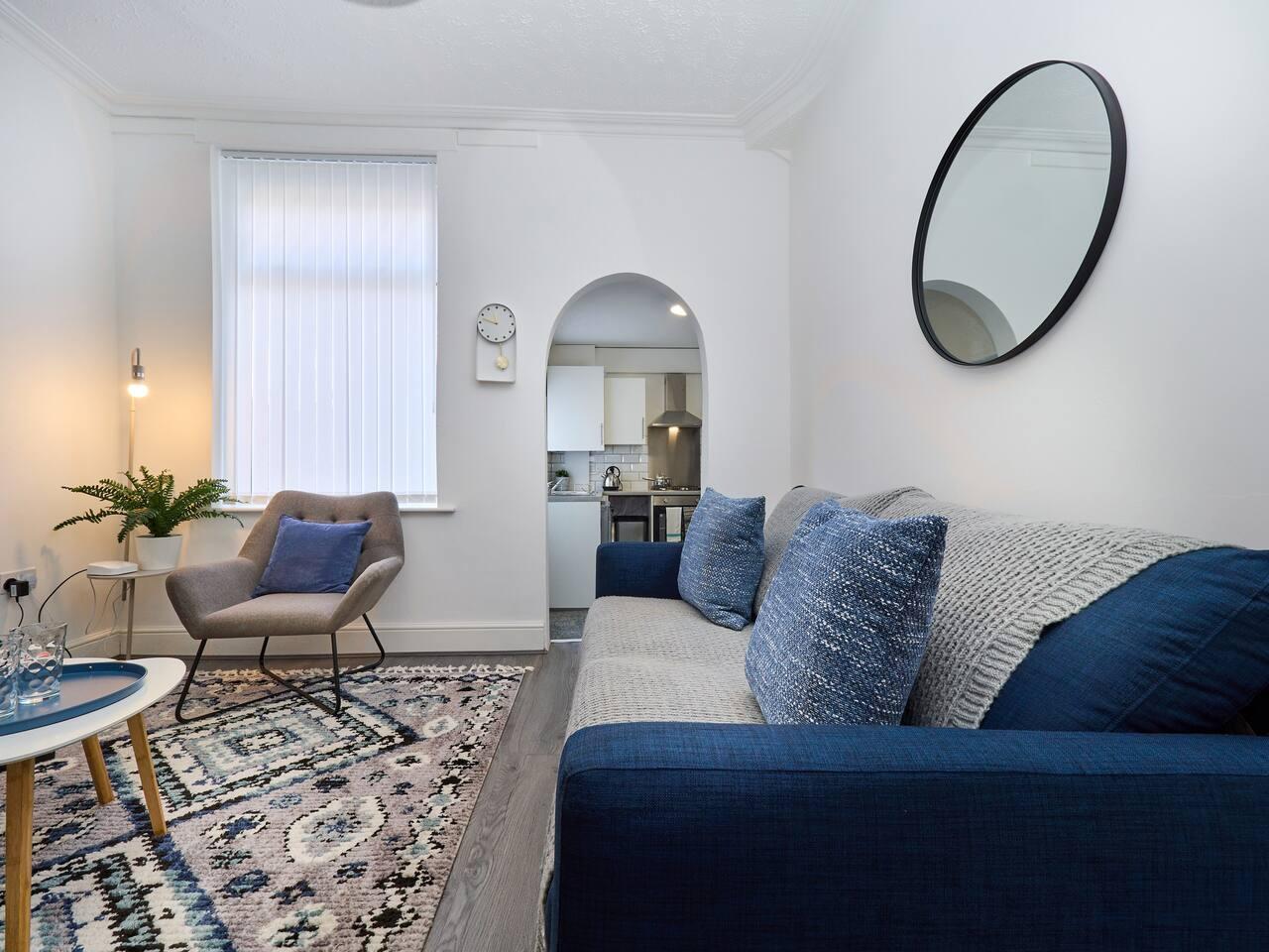Woodcroft House | Liverpool 4BR Sleeps 8 | Parking2