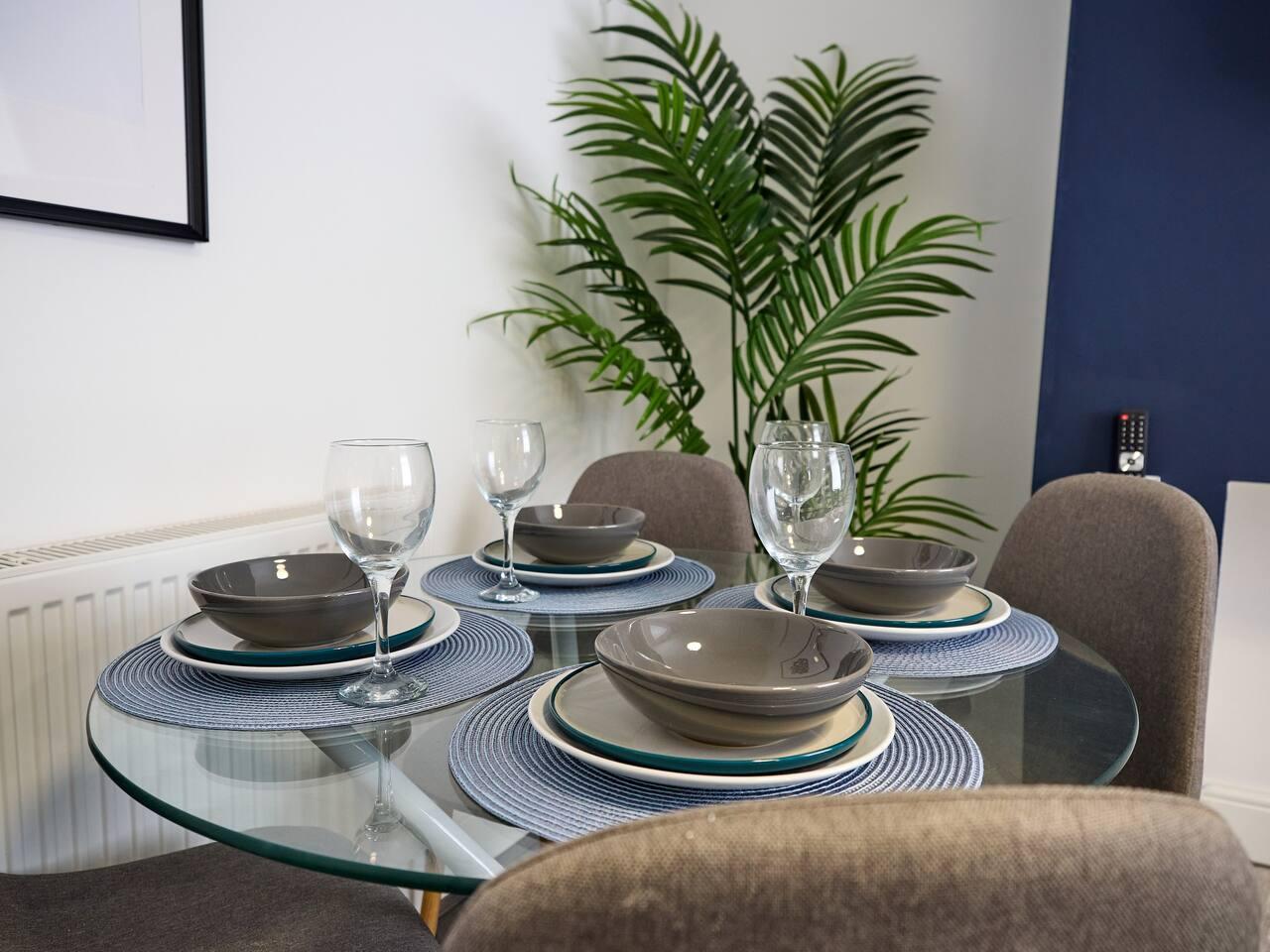 Woodcroft House | Liverpool 4BR Sleeps 8 | Parking3