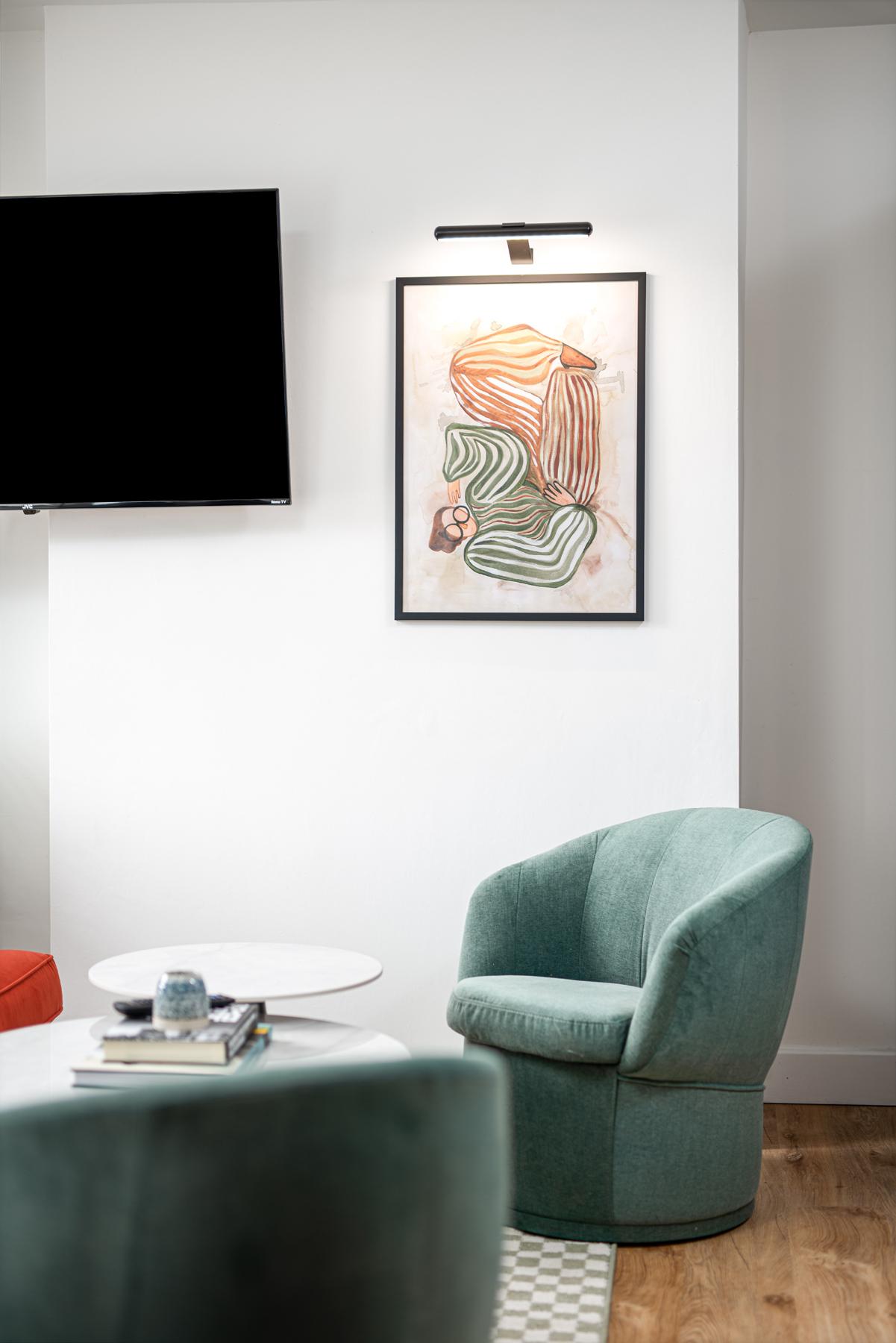 Stylish-5bed-5bath-FreeParking-By FabAccommodation5