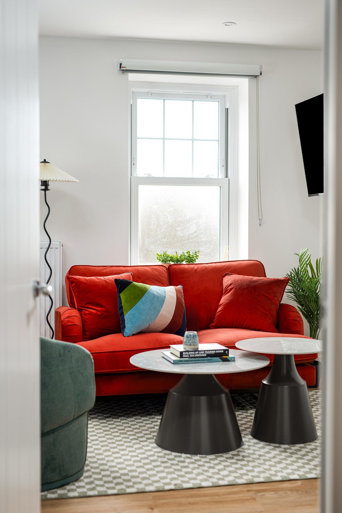 Stylish-5bed-5bath-FreeParking-By FabAccommodation4