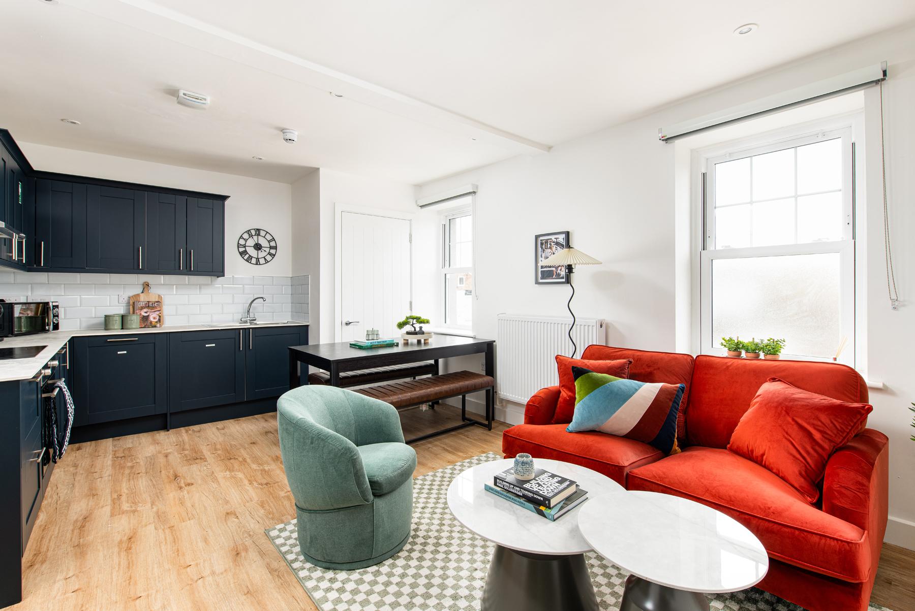 Stylish-5bed-5bath-FreeParking-By FabAccommodation2