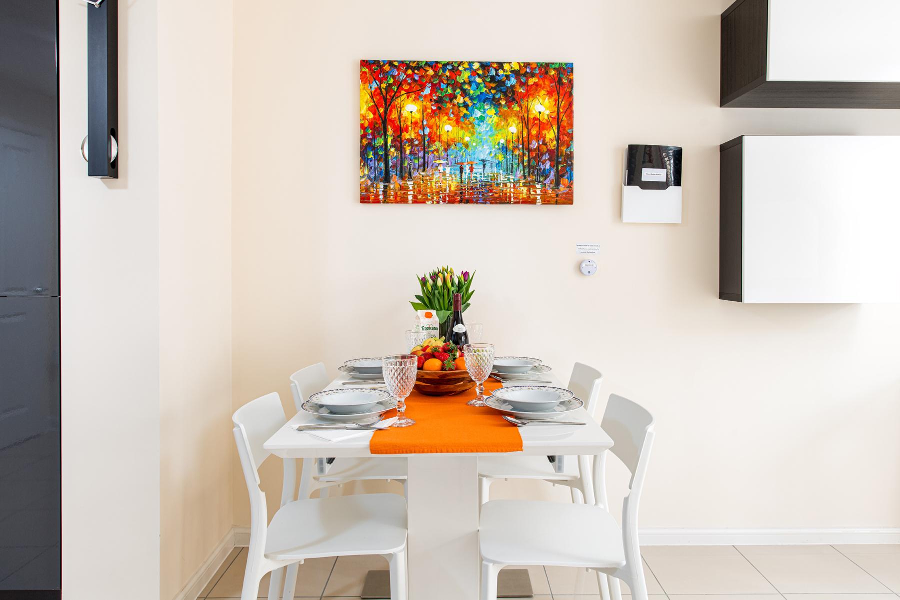 Modern & Quiet 2Bed House – FabAccommodation5