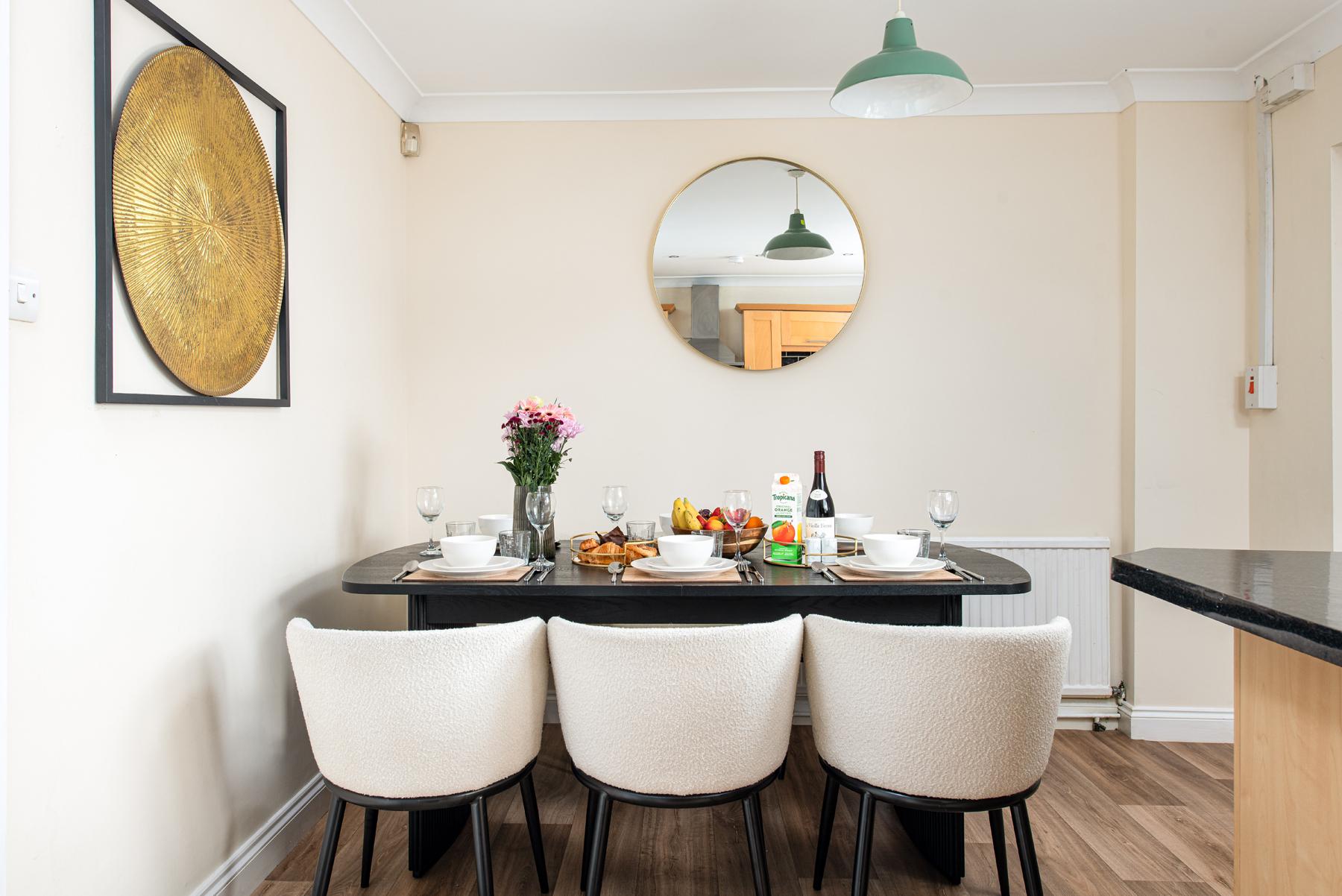 Business & Long Stays- Sleeps7-by FabAccommodation5