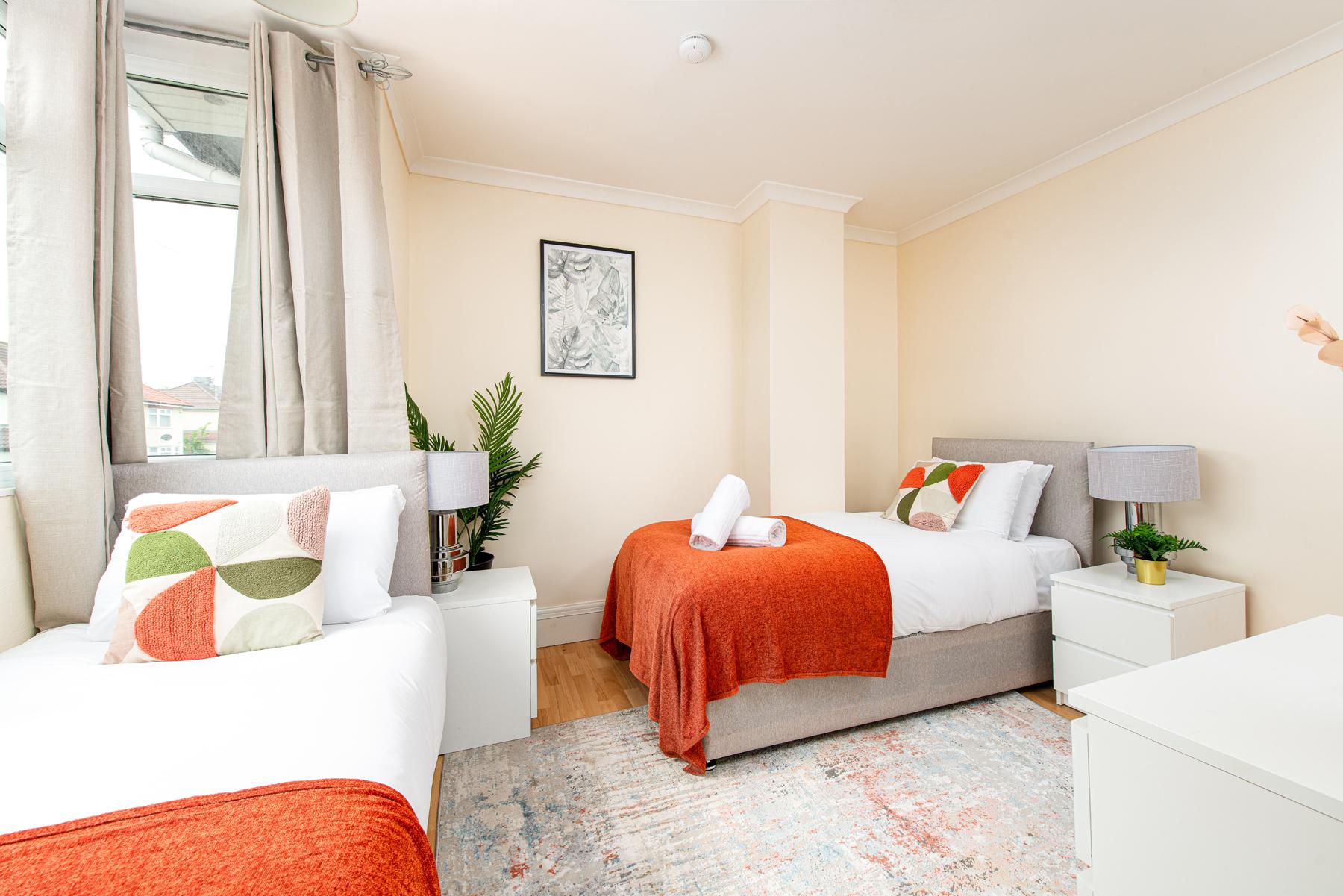 Business & Long Stays- Sleeps7-by FabAccommodation2