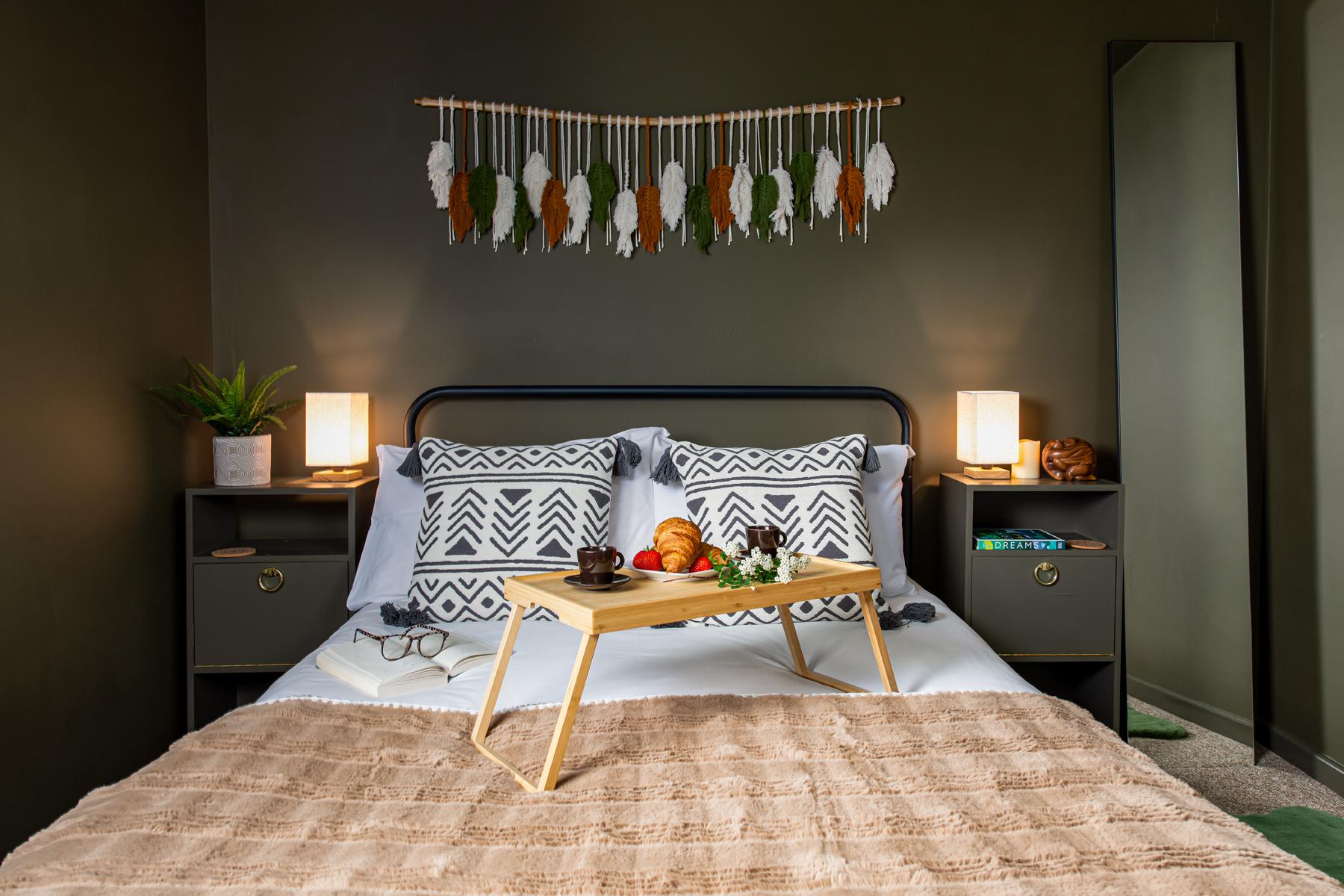 Private 3Bed-Parking-Sleeps5-By FabAccommodation1