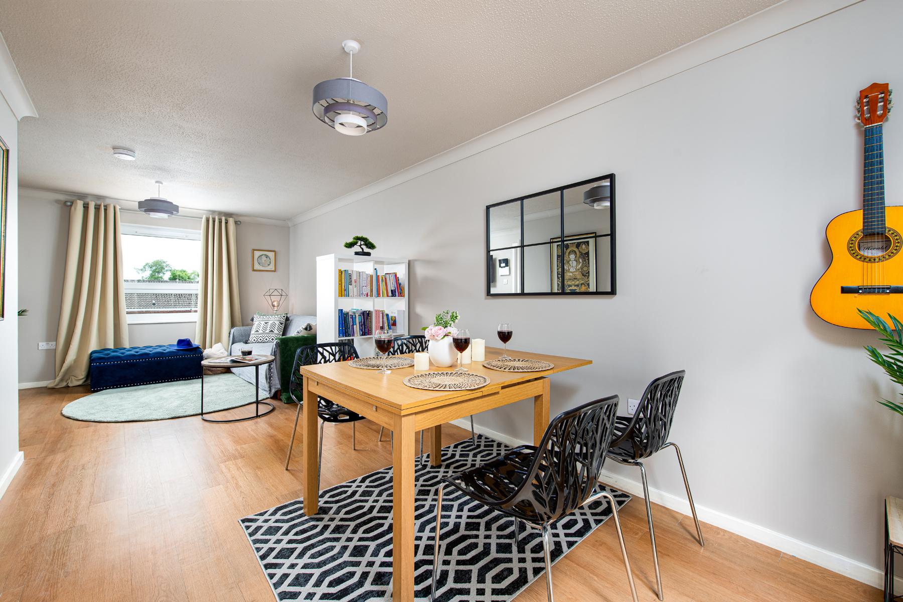 Private 3Bed-Parking-Sleeps5-By FabAccommodation6