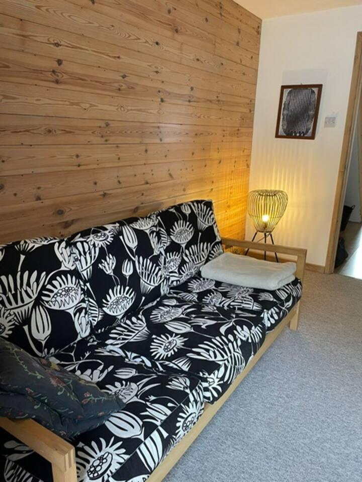 Comfortable and Quiet 2 Bed House-Parking-Families2