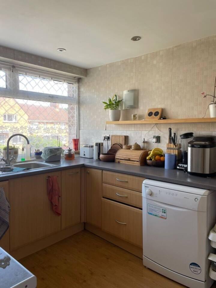 Comfortable and Quiet 2 Bed House-Parking-Families4