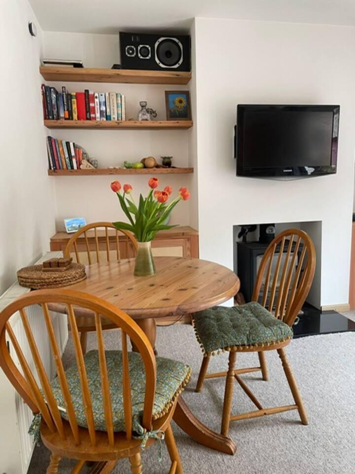 Comfortable and Quiet 2 Bed House-Parking-Families5