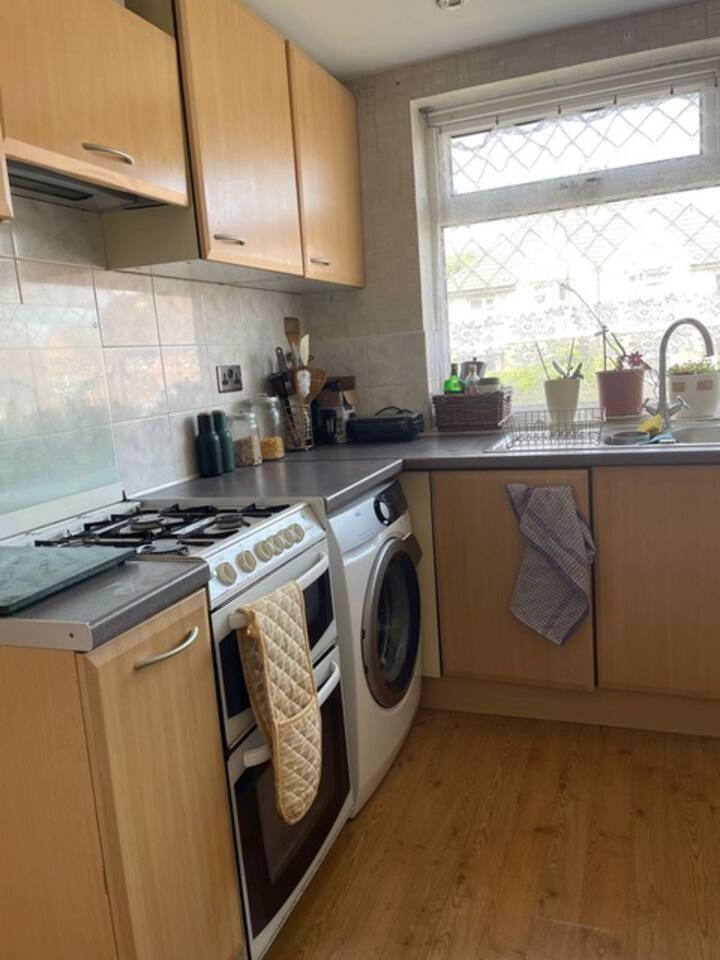 Comfortable and Quiet 2 Bed House-Parking-Families6