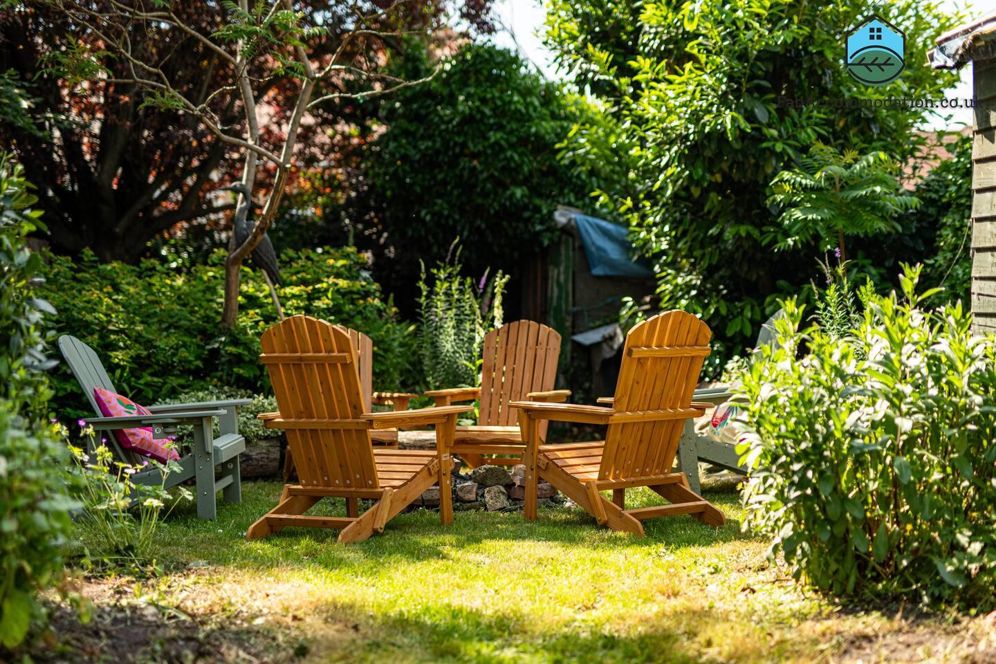 Large & Stylish-3Bed-Sleeps 6-By FabAccommodation6