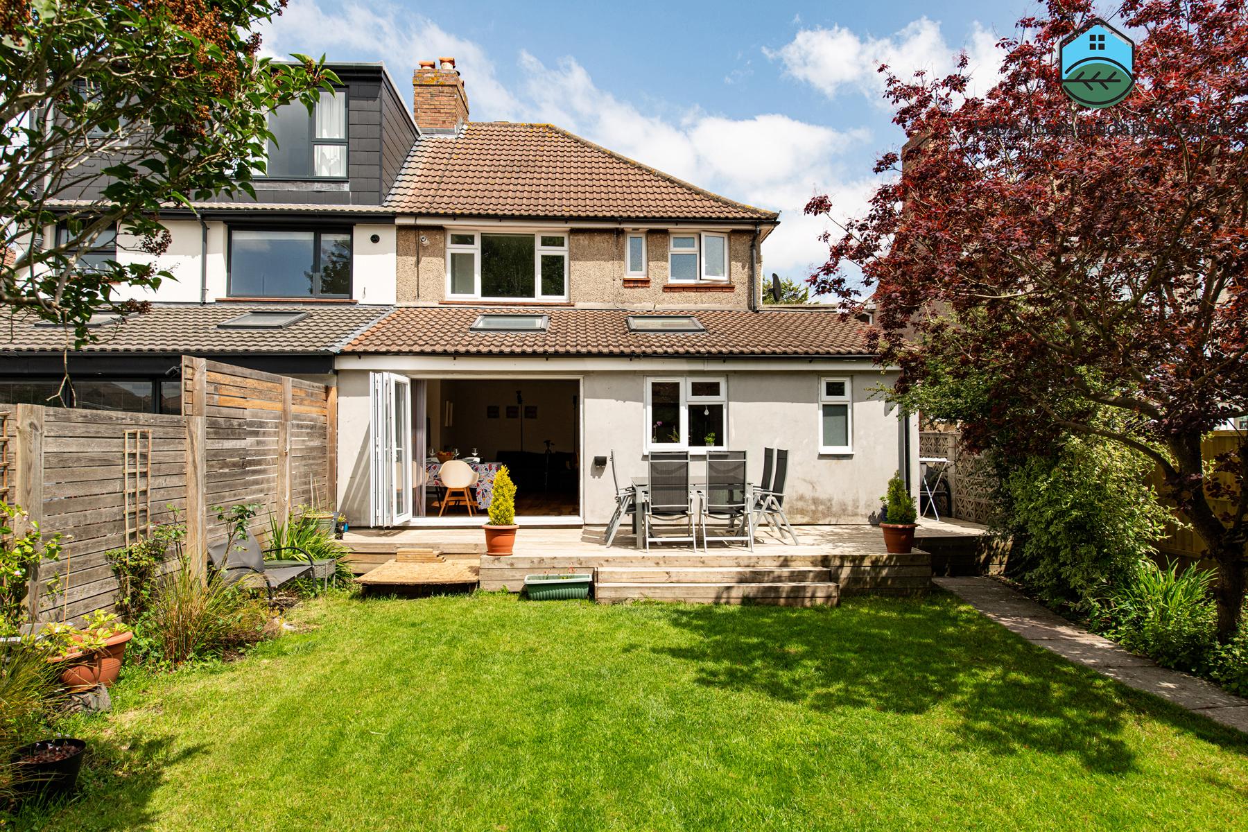 Spacious & Bright 3Bedroom Home-Sleeps7-Parking3
