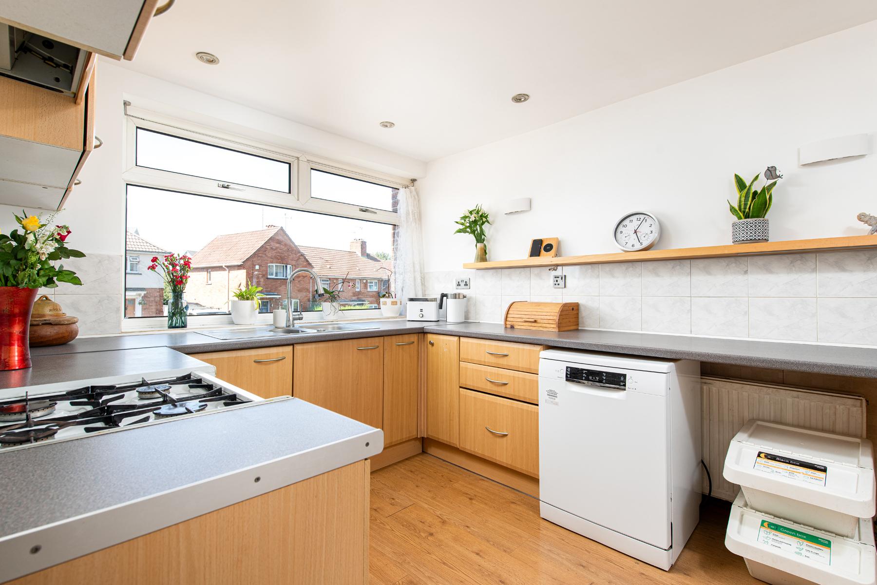 Comfortable and Quiet 2 Bed House-Parking-Families6