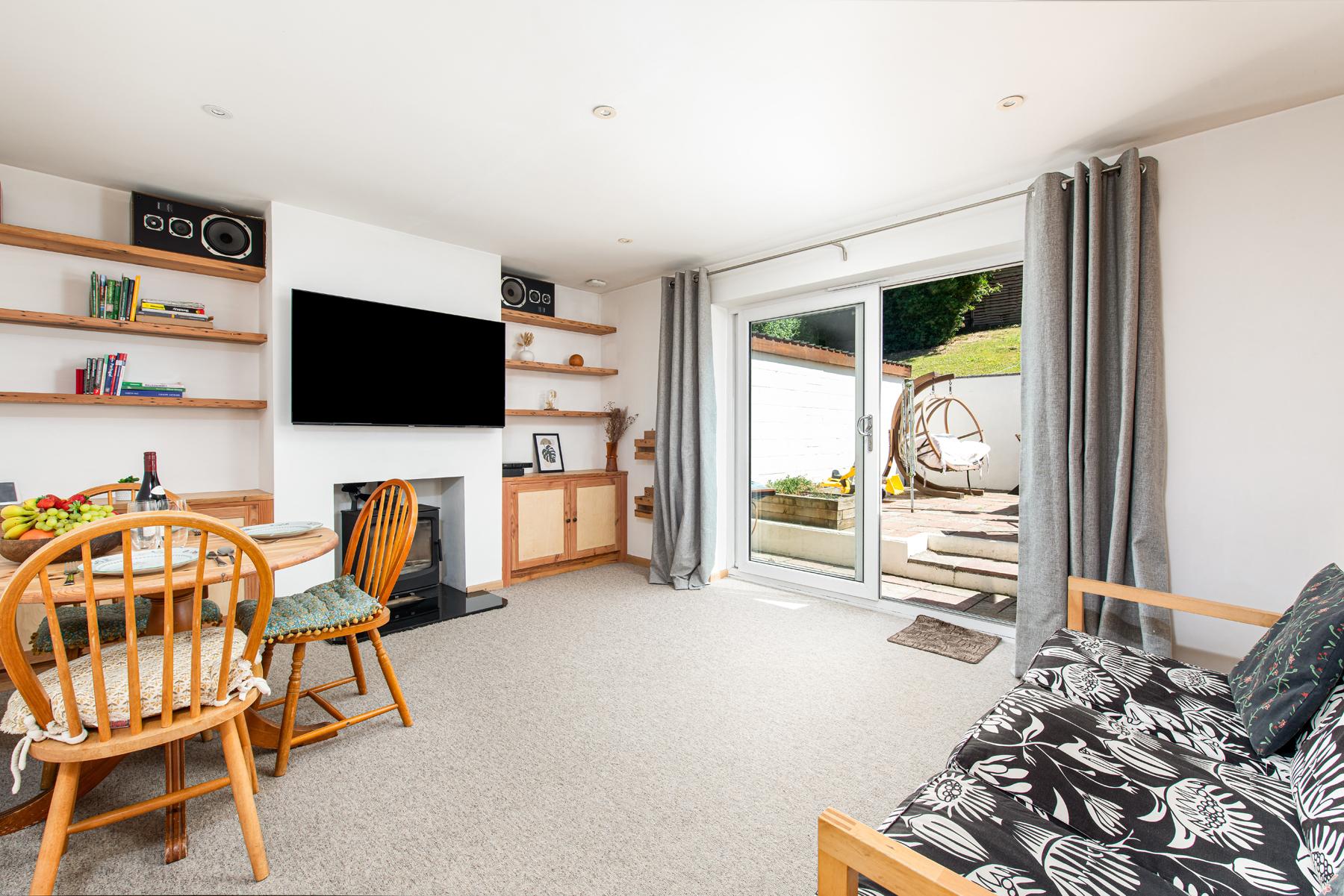 Quiet 2 Bed House in Bristol | Sleeps 4 + Garden and Parking