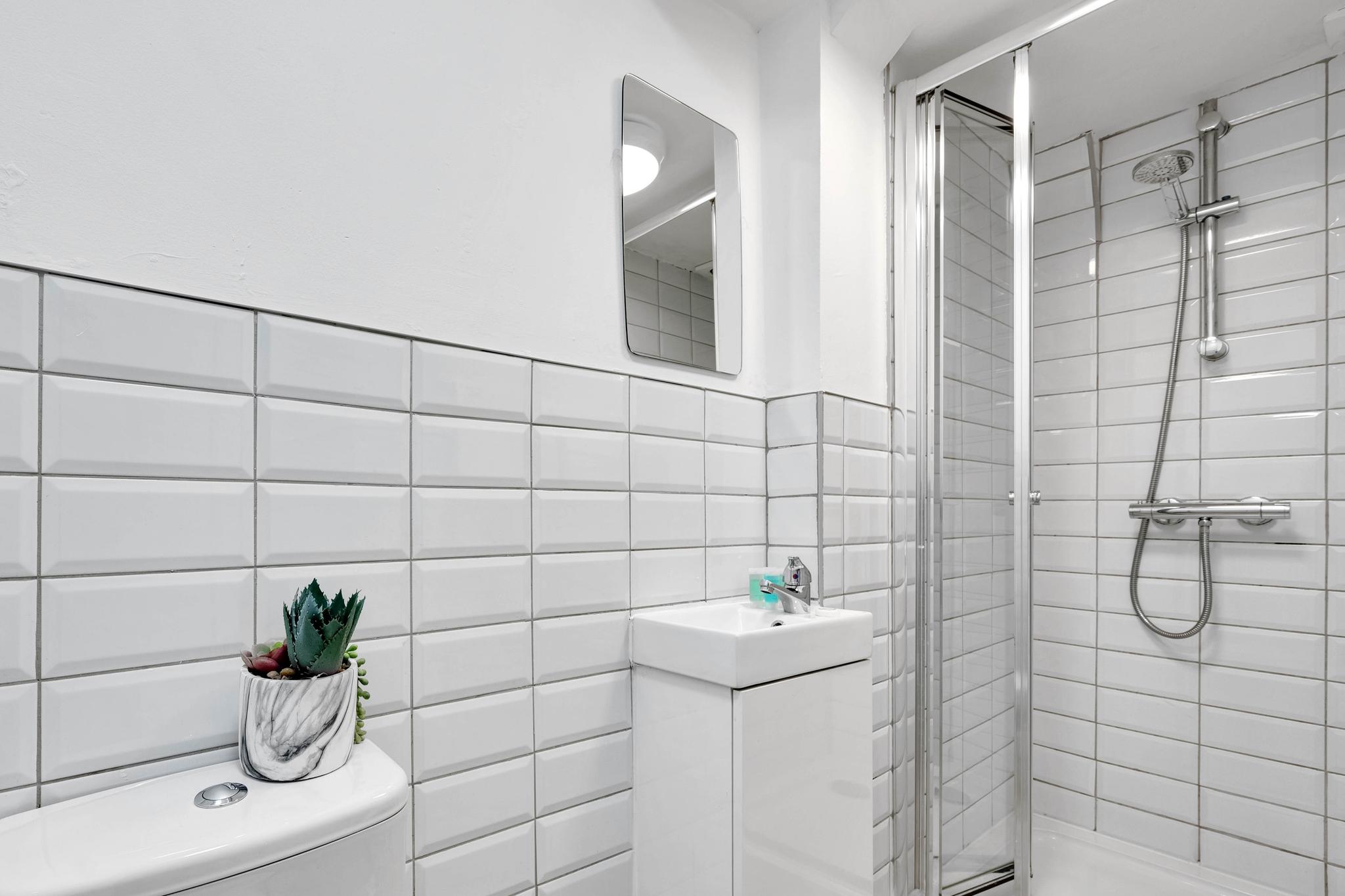 Kemble House | Air Host & Stay | 5BR Sleeps 106