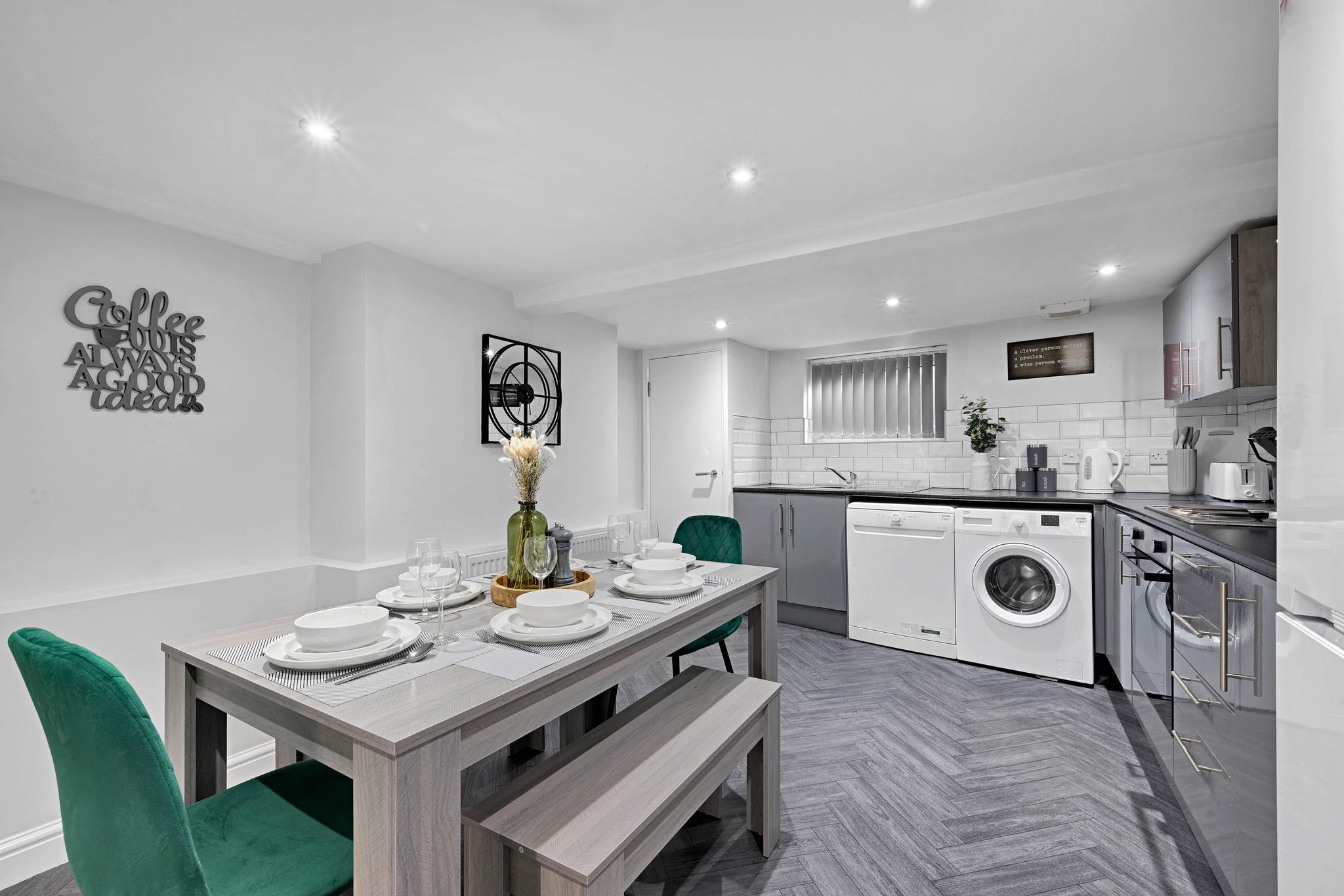 Kemble House | Air Host & Stay | 5BR Sleeps 103