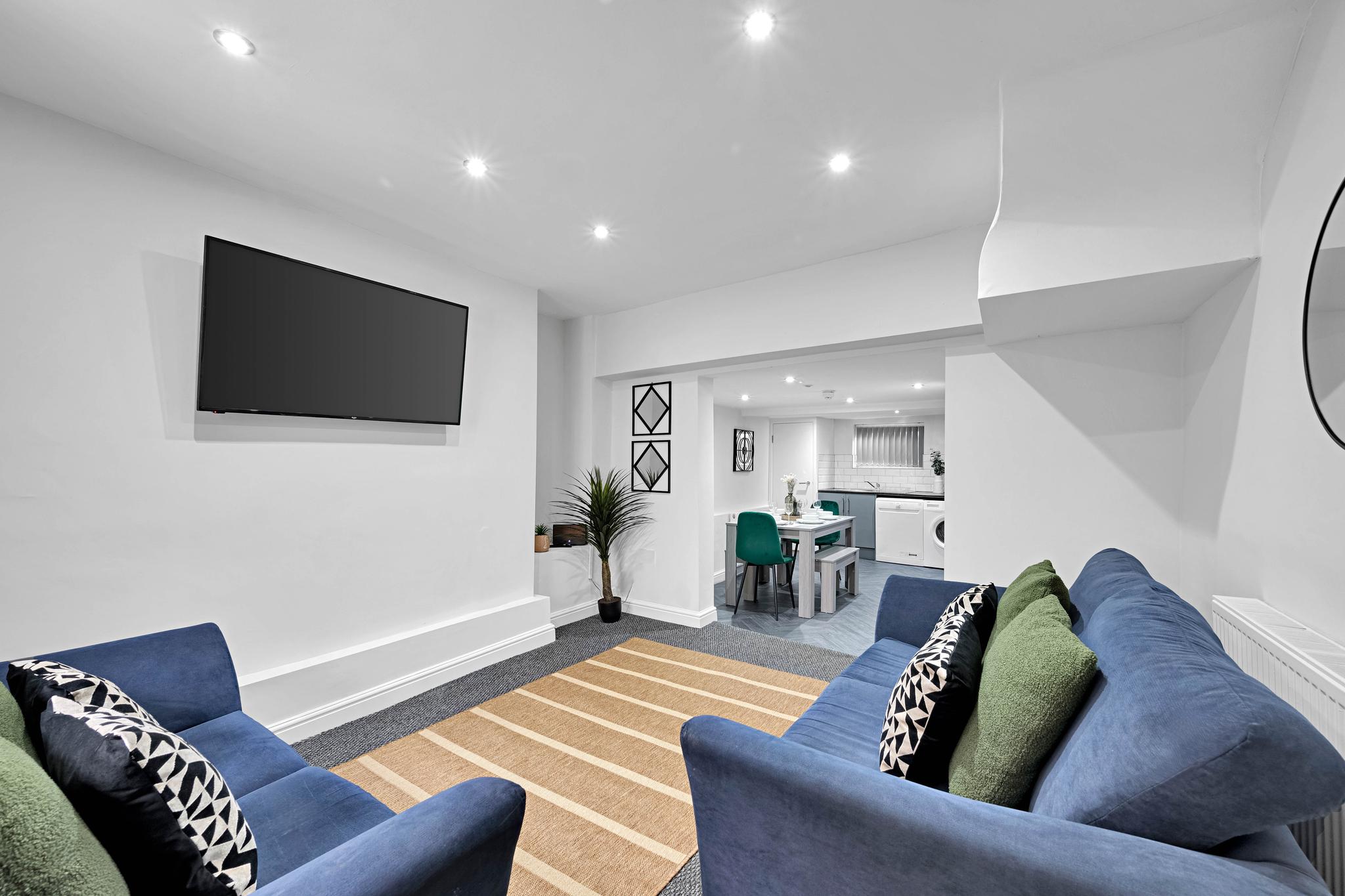 Kemble House | Air Host & Stay | 5BR Sleeps 102