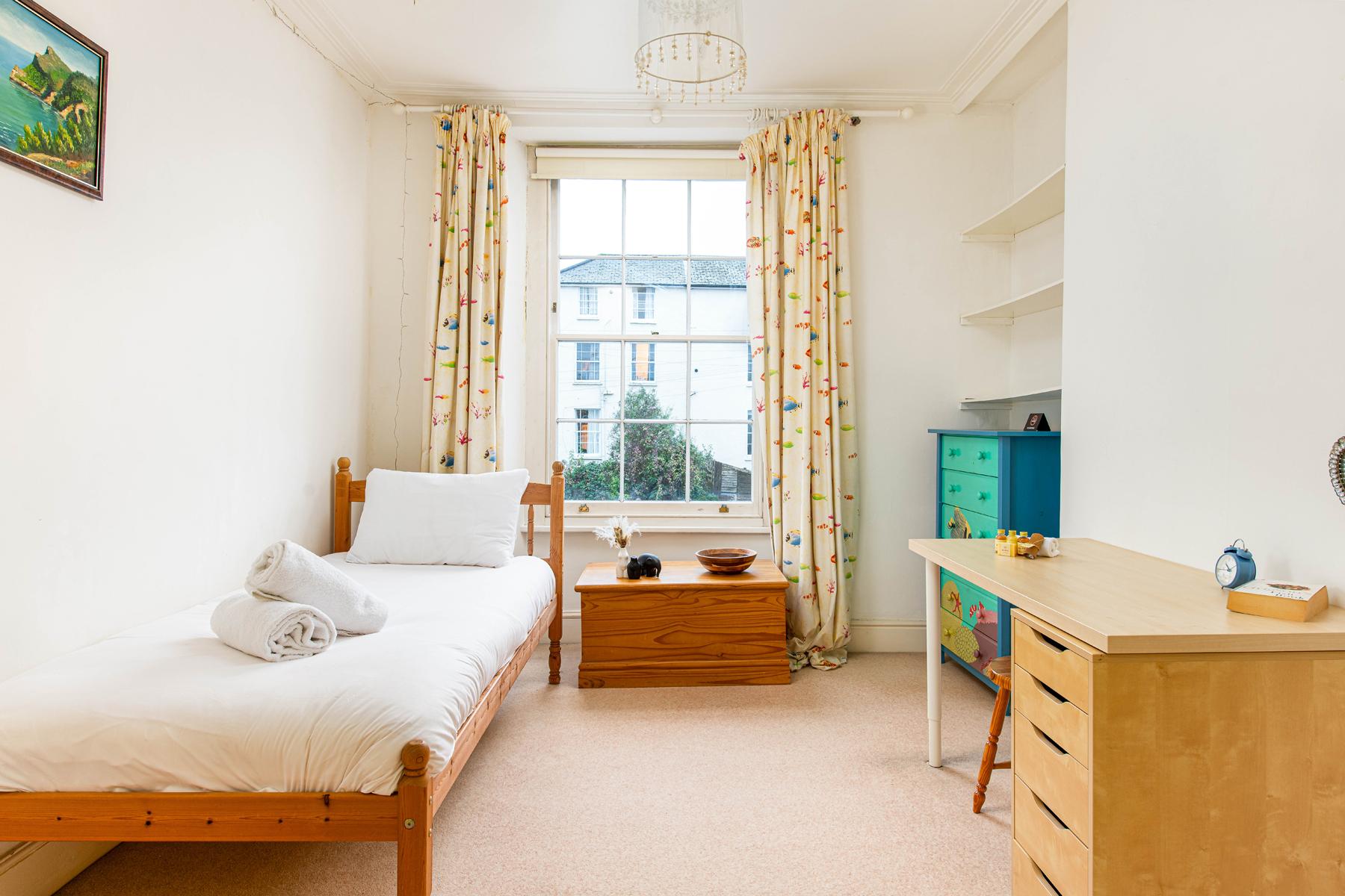 Refined Period 4BD Cotham Home-Sleeps 6-Garage4