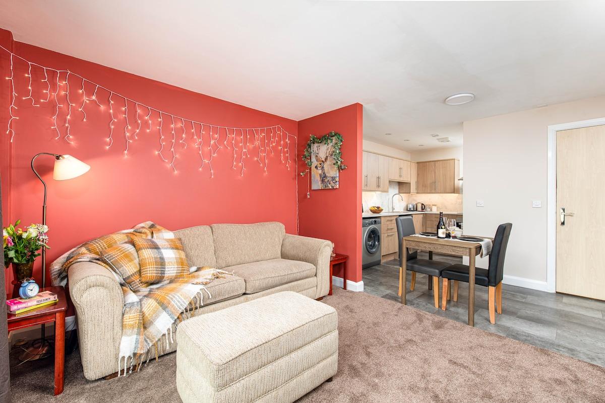 Central & Homely Flat-Parking-By FabAccommodation1