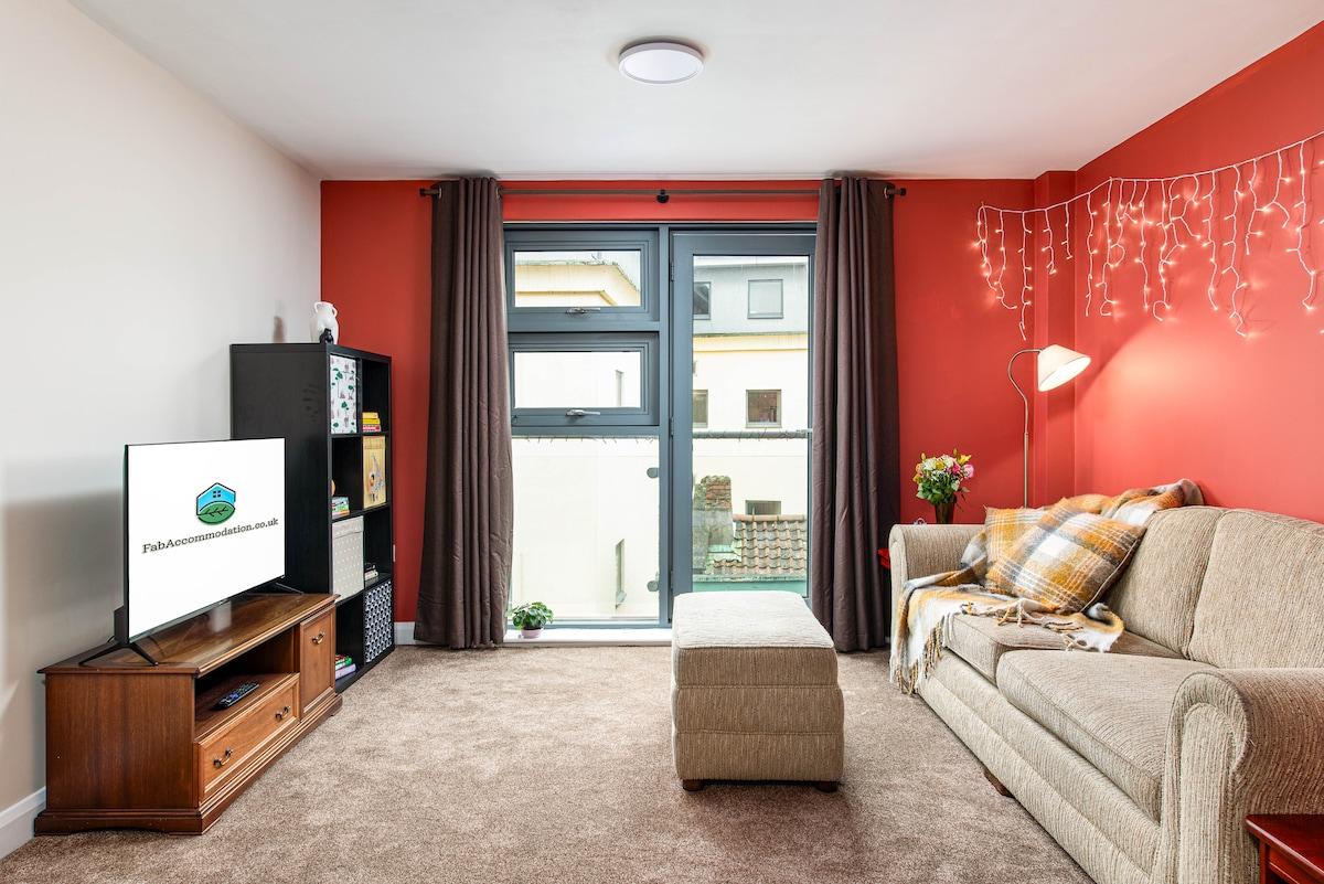 Central & Homely Flat-Parking-By FabAccommodation4