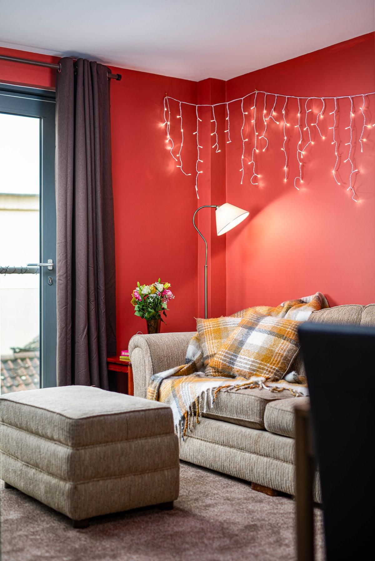 Central & Homely Flat-Parking-By FabAccommodation5