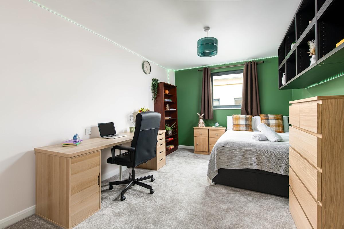 Central & Homely Flat-Parking-By FabAccommodation2