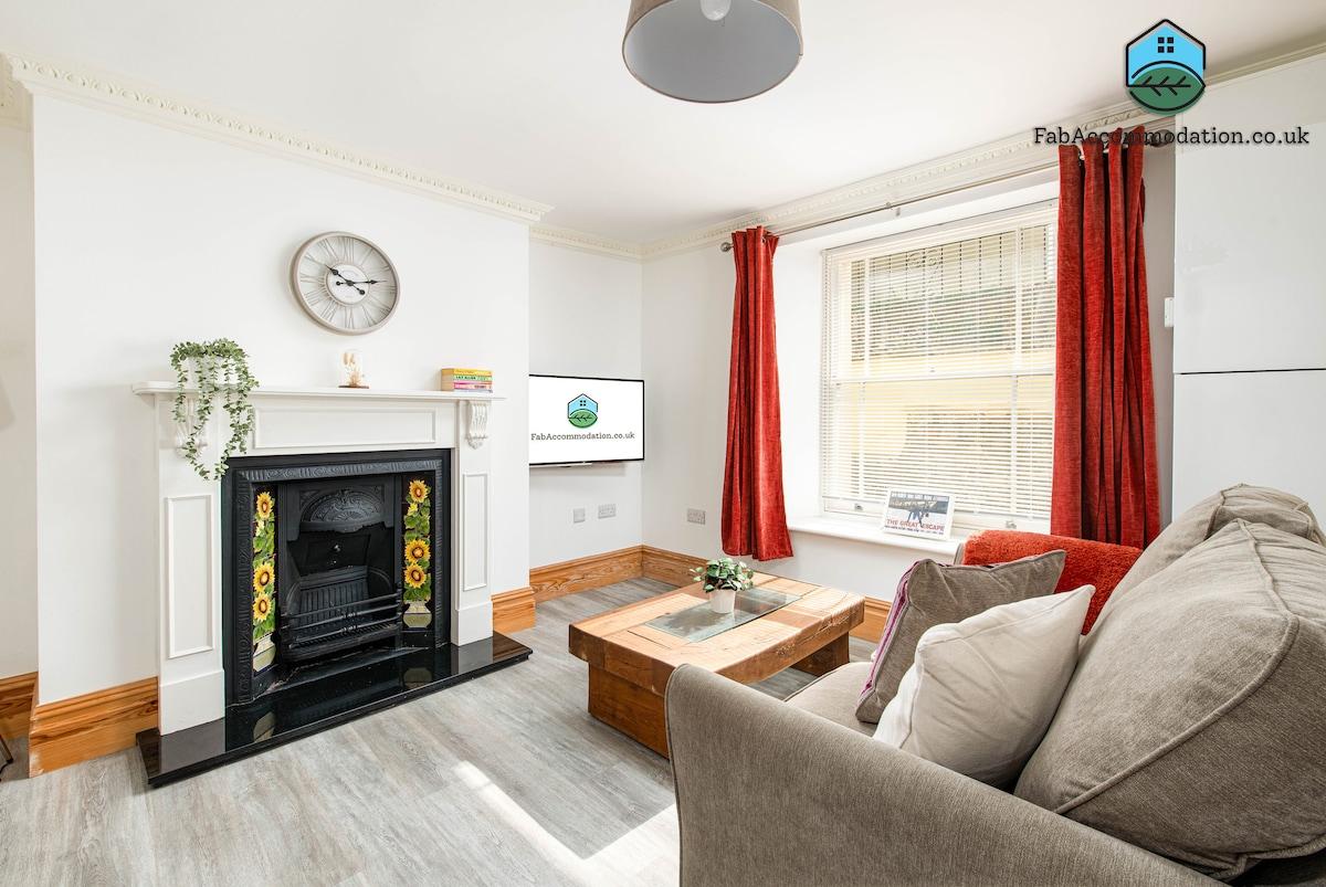 Central Basement Flat-Parking-By FabAccommodation1