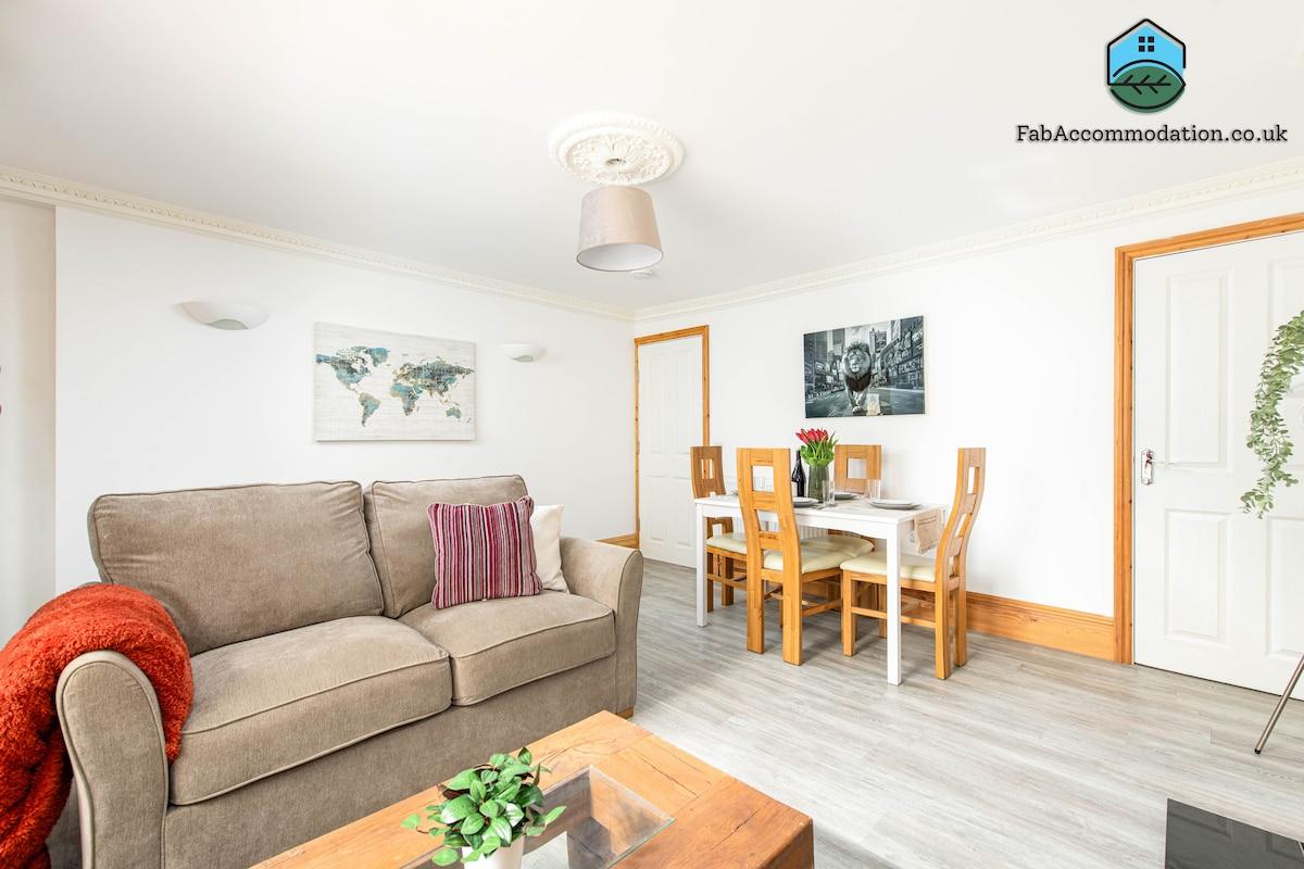 Central Basement Flat-Parking-By FabAccommodation2
