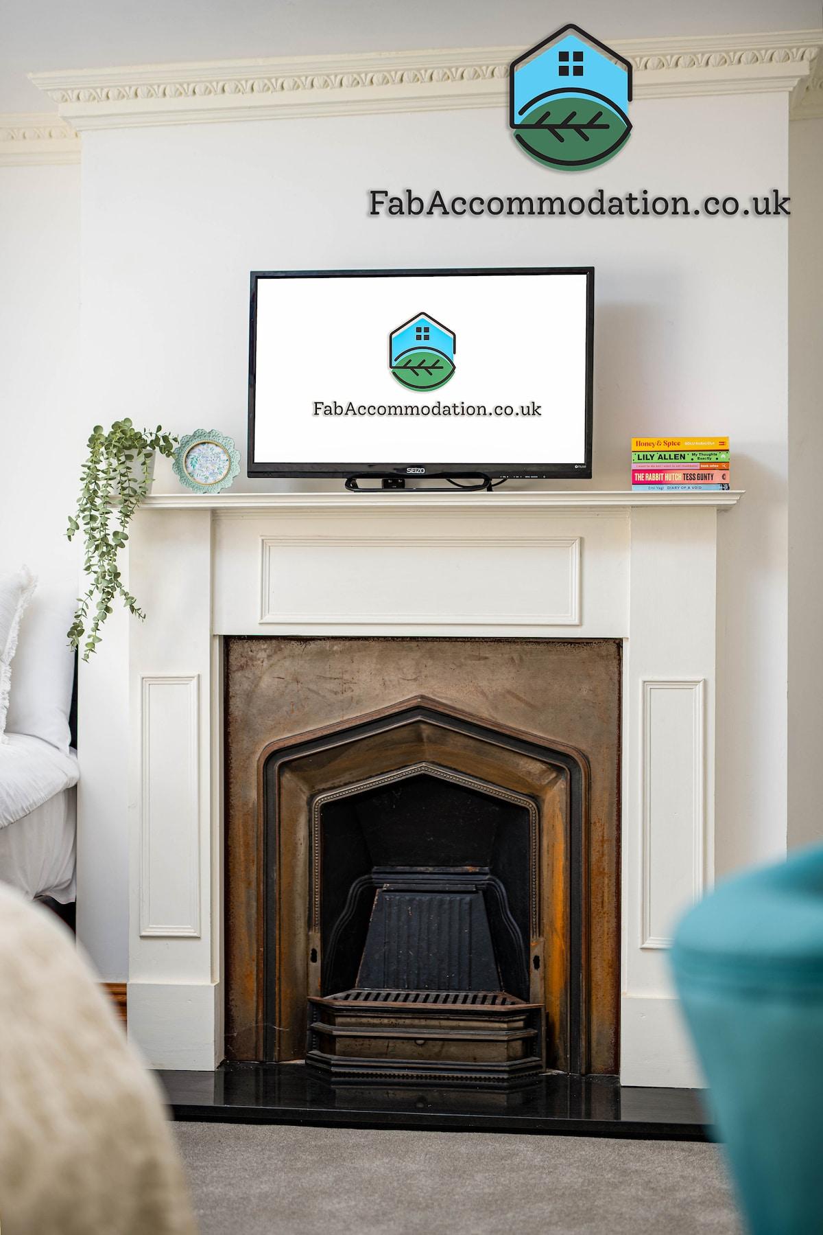 Central Basement Flat-Parking-By FabAccommodation3