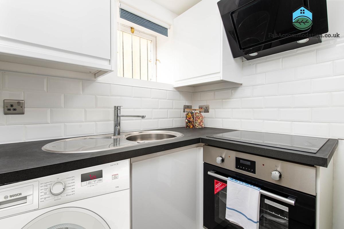 Central Basement Flat-Parking-By FabAccommodation6