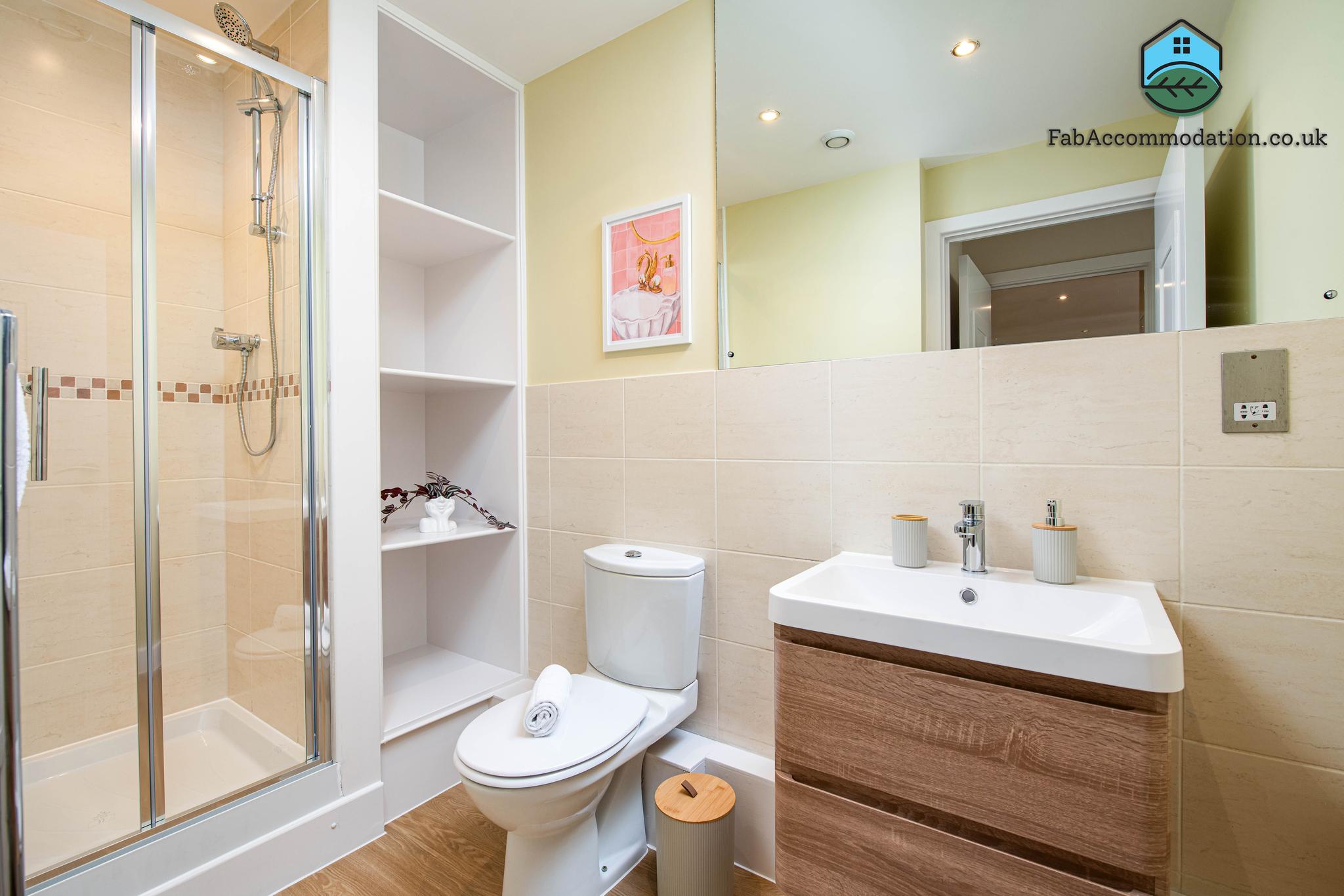 NEW Central Stylish 2Bed-2Bath-By FabAccommodation5