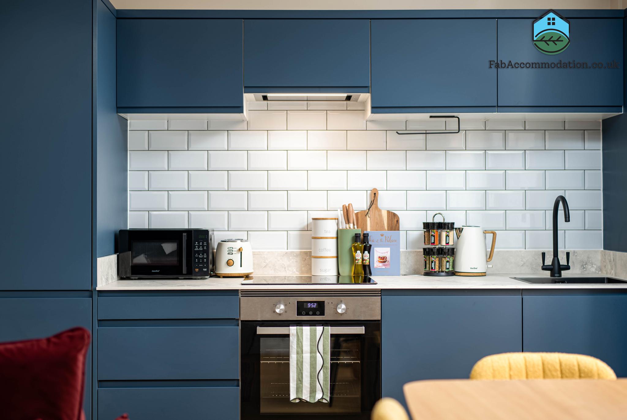 NEW Central Stylish 2Bed-2Bath-By FabAccommodation6