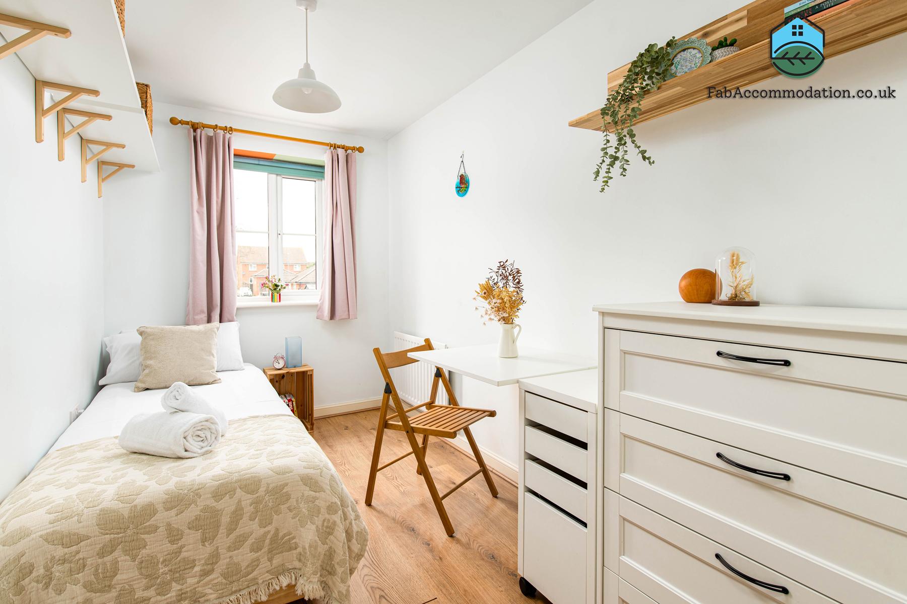 NEW Lovely 2Bed 2Bath-Parking-By FabAccommodation3