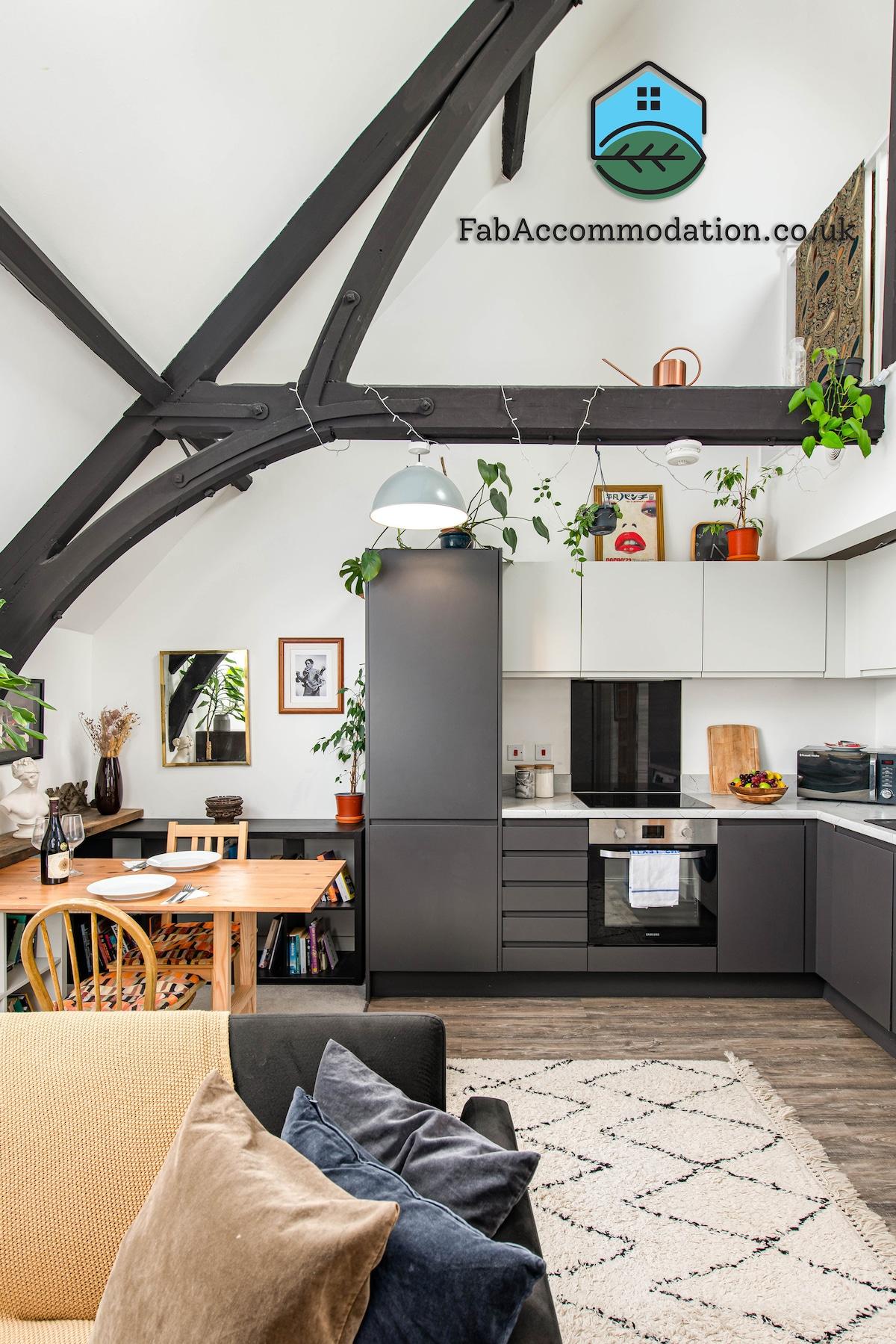 Unique Converted Church Flat-Sleeps 4-Parking2