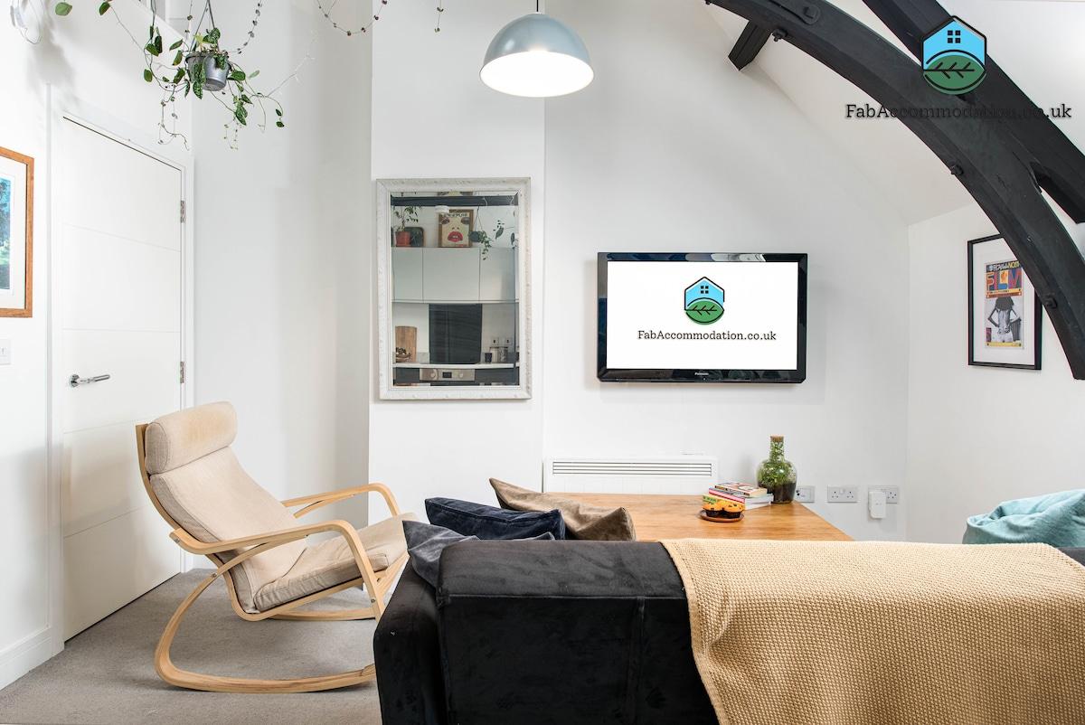 Unique Converted Church Flat-Sleeps 4-Parking3