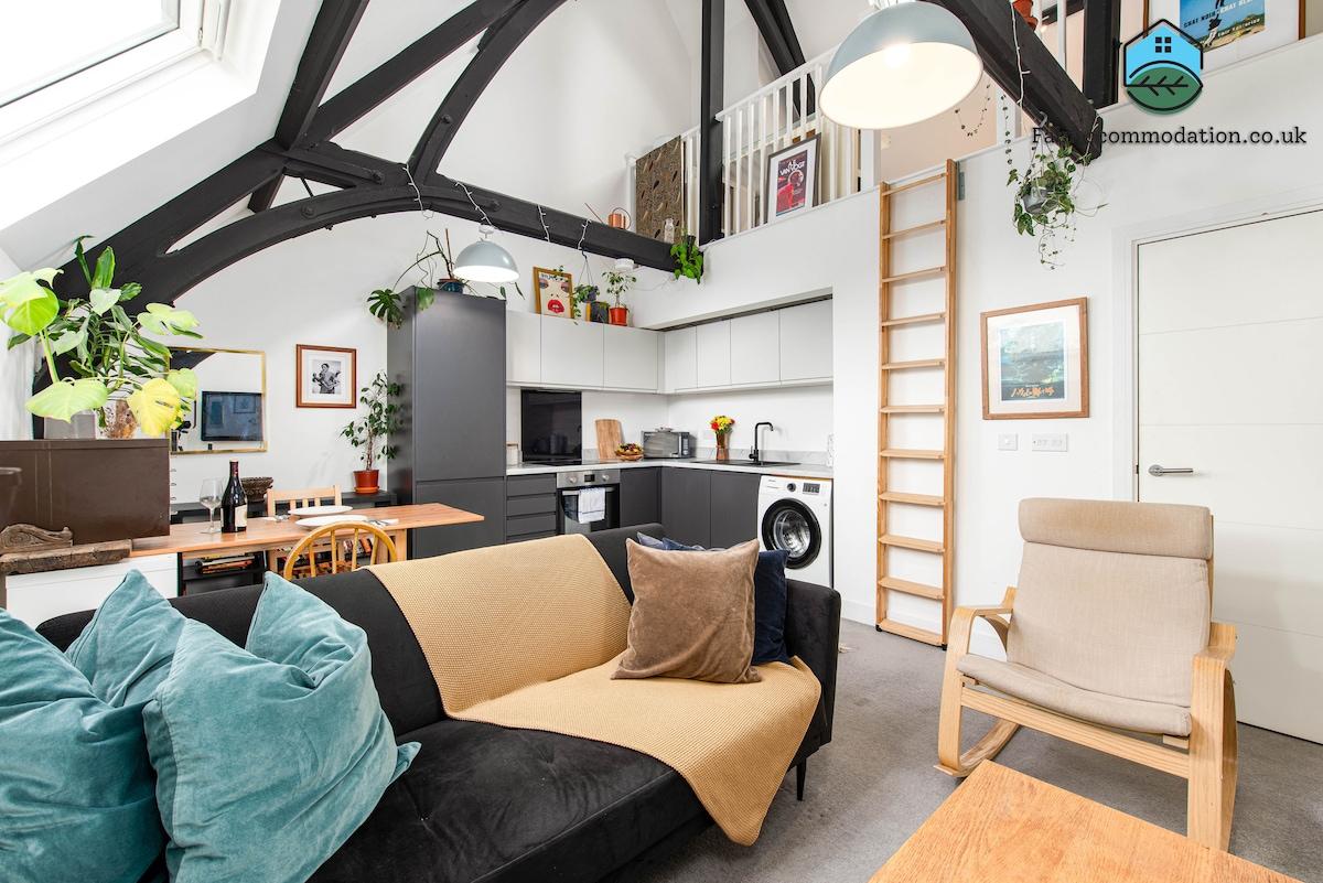 Unique Converted Church Flat-Sleeps 4-Parking4