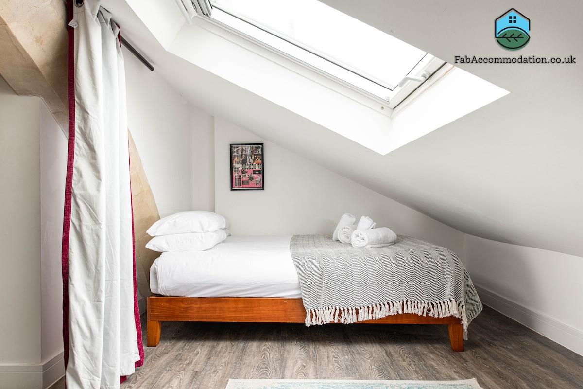Unique Converted Church Flat-Sleeps 4-Parking6
