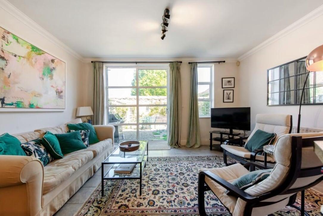 NEW-Stylish Central 4 Bed House-Sleeps 8-Parking1
