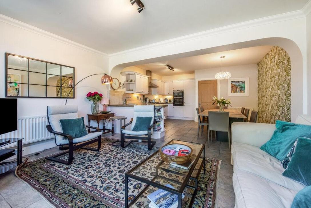 NEW-Stylish Central 4 Bed House-Sleeps 8-Parking2
