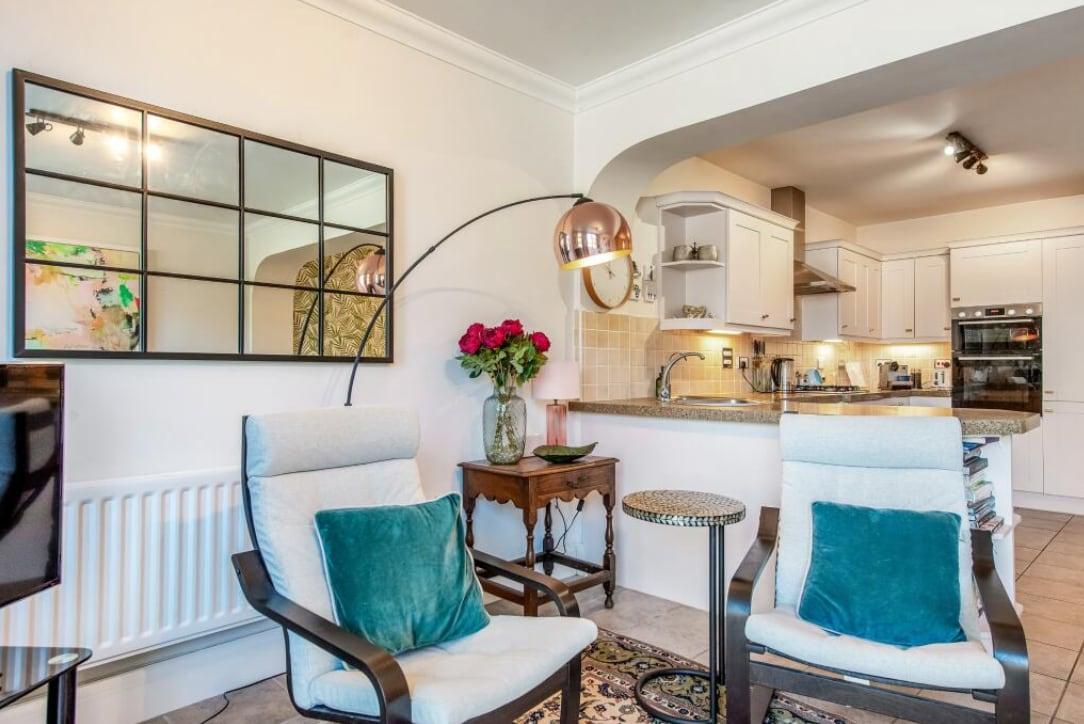 NEW-Stylish Central 4 Bed House-Sleeps 8-Parking4