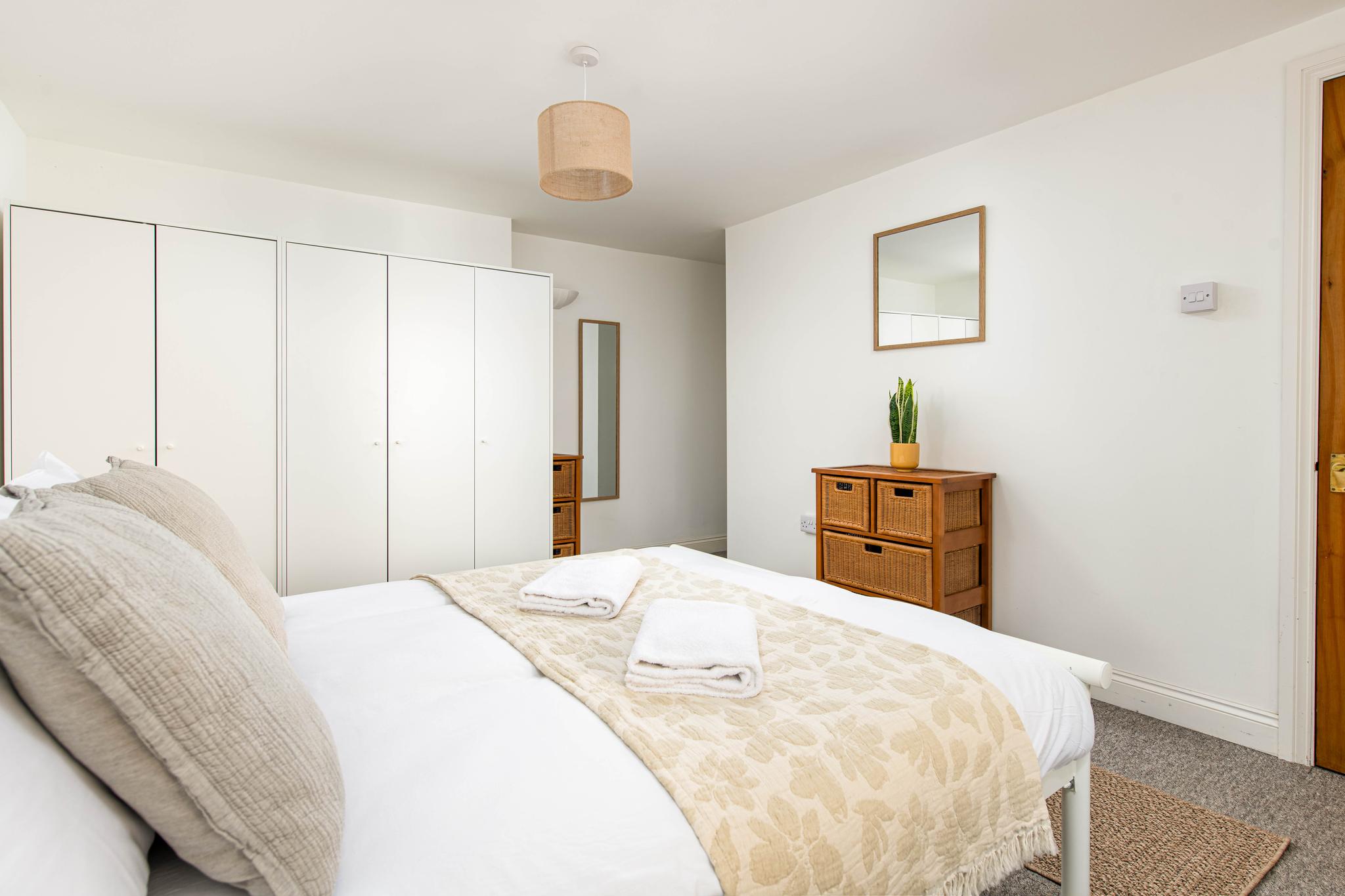 NEW-Cosy Clifton Flat-Best Location-Parking £5/day3