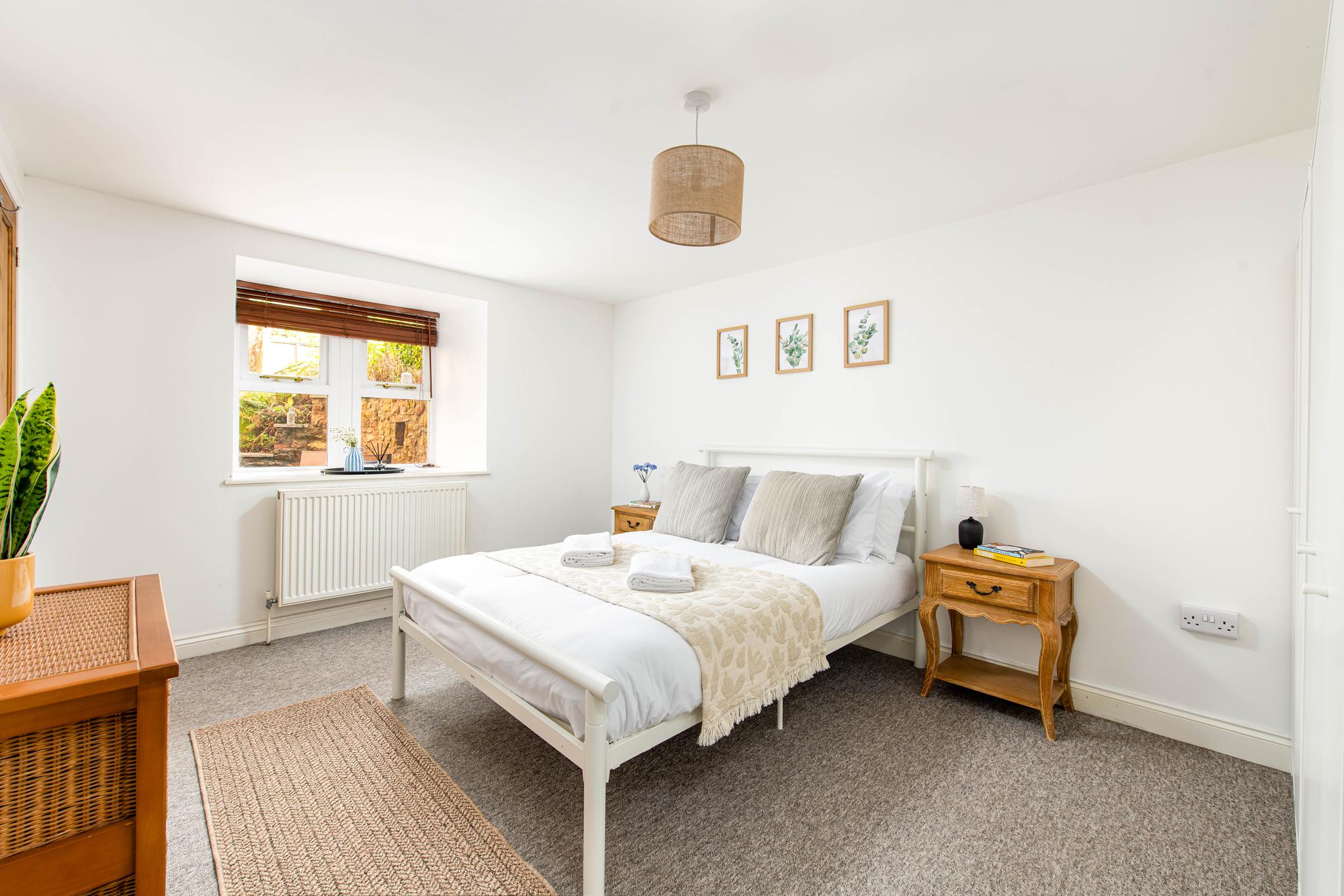 NEW-Cosy Clifton Flat-Best Location-Parking £5/day2